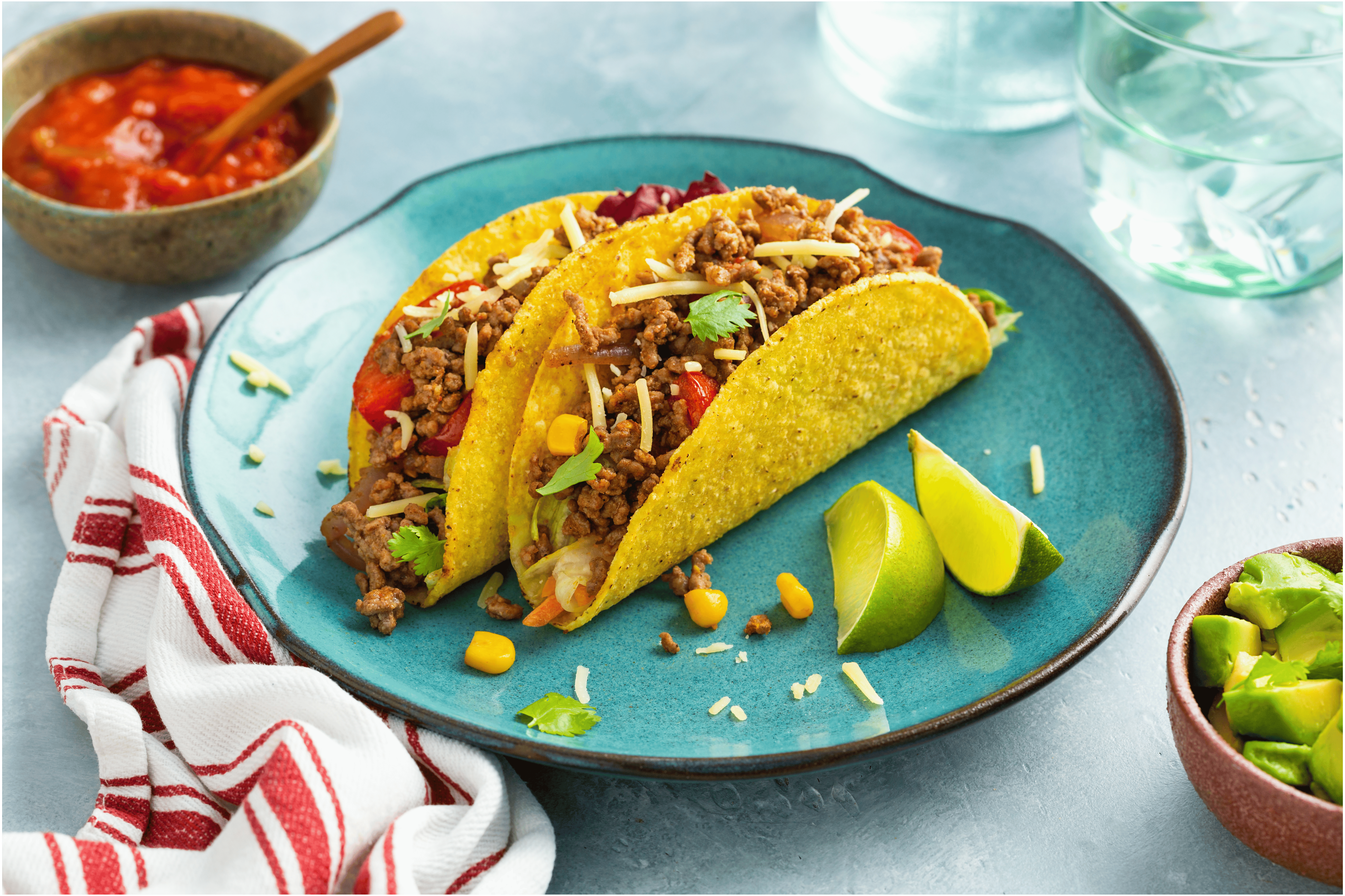 Taco's met avocado-salsa