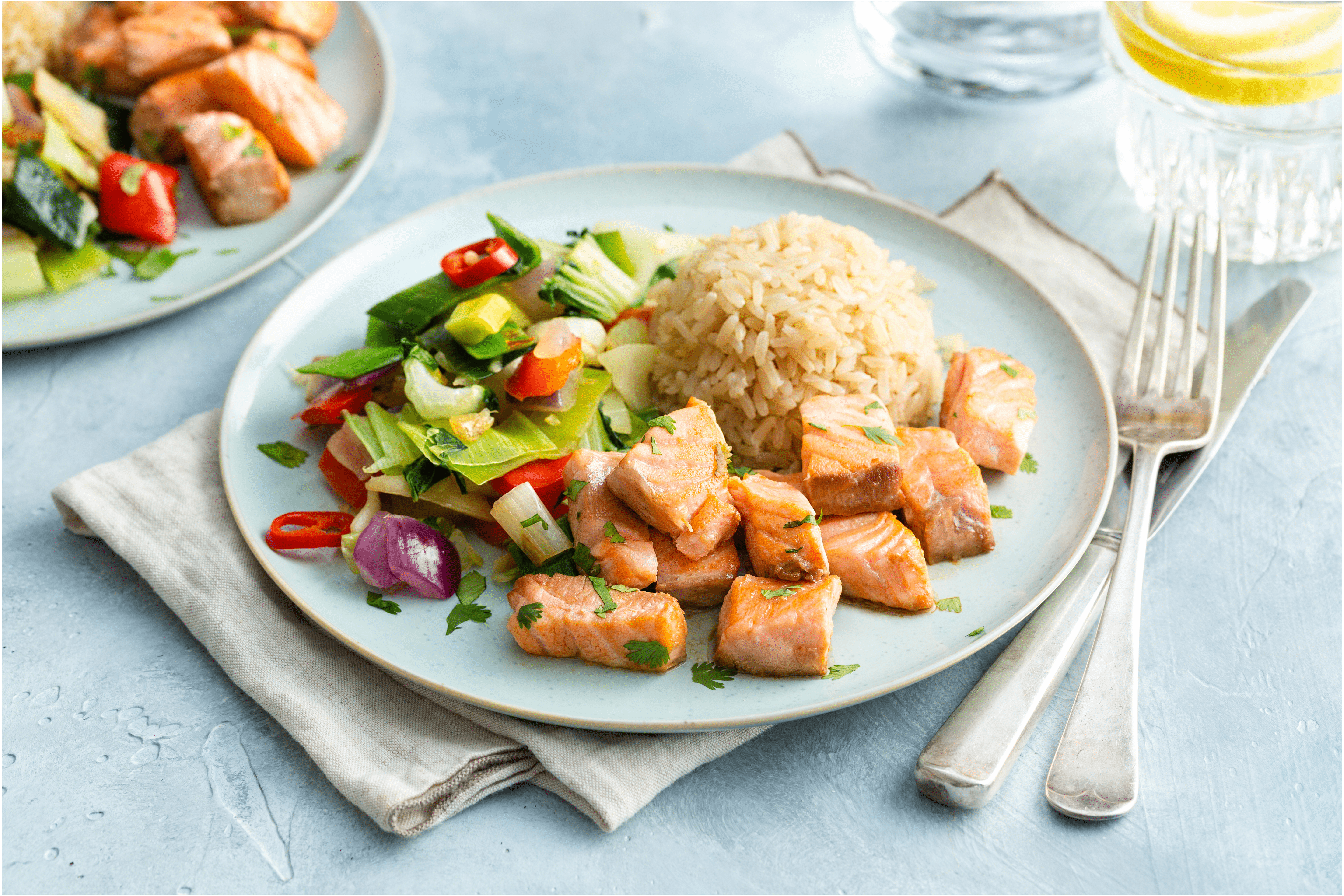 Oosterse zalm met knapperige roerbakgroenten