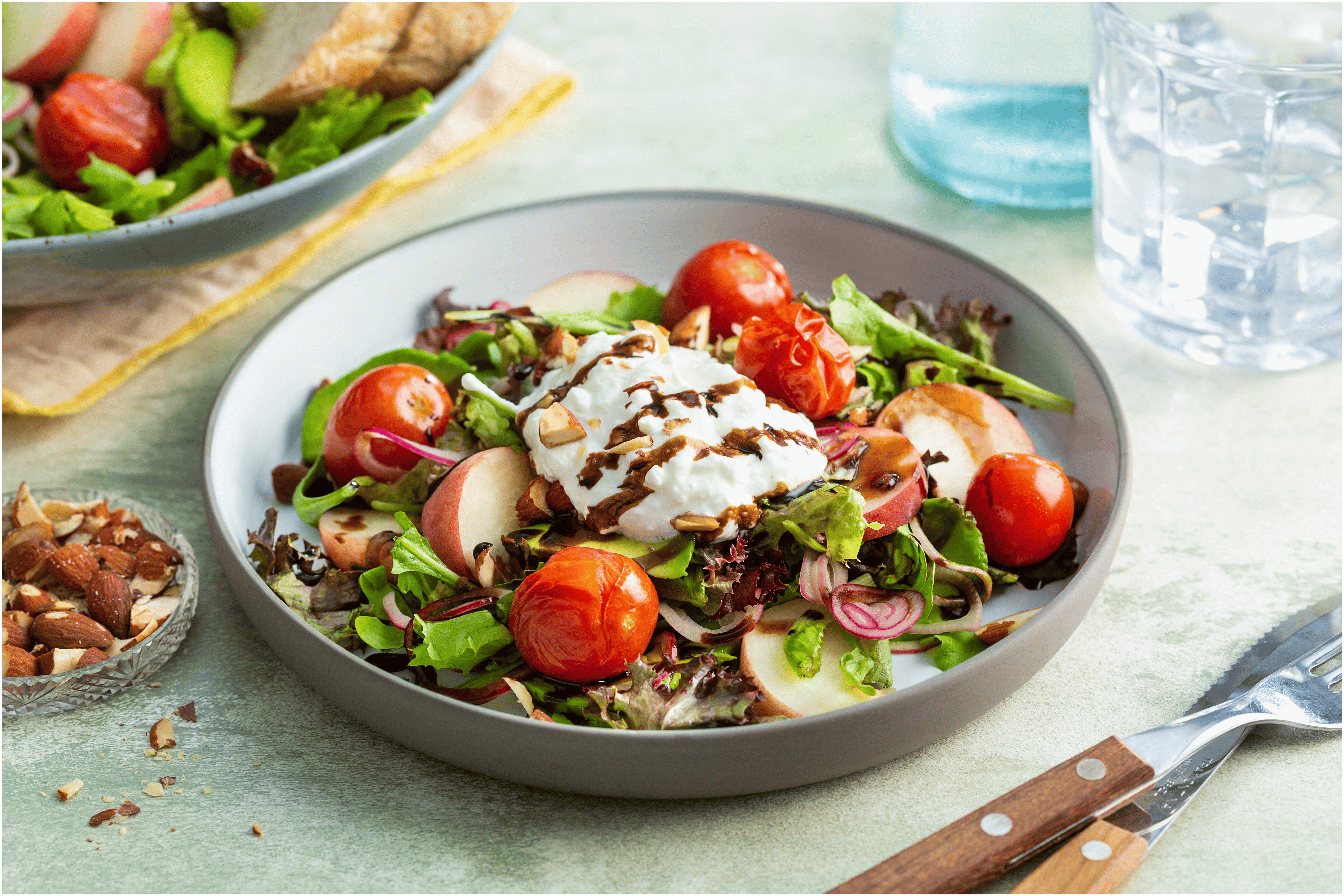 Perziksalade met avocado en hüttenkase