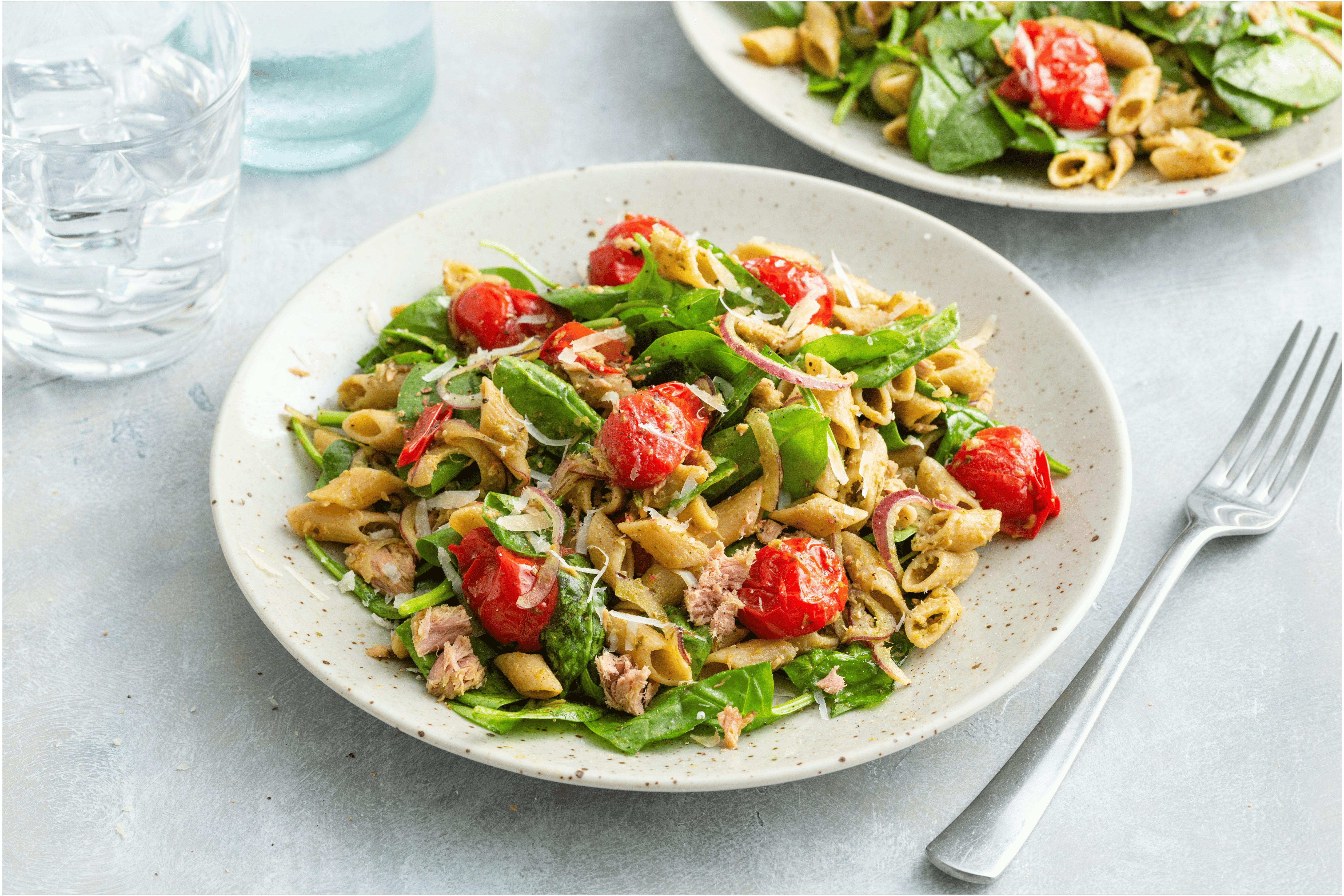 Pastasalade met tonijn en gepofte tomaatjes