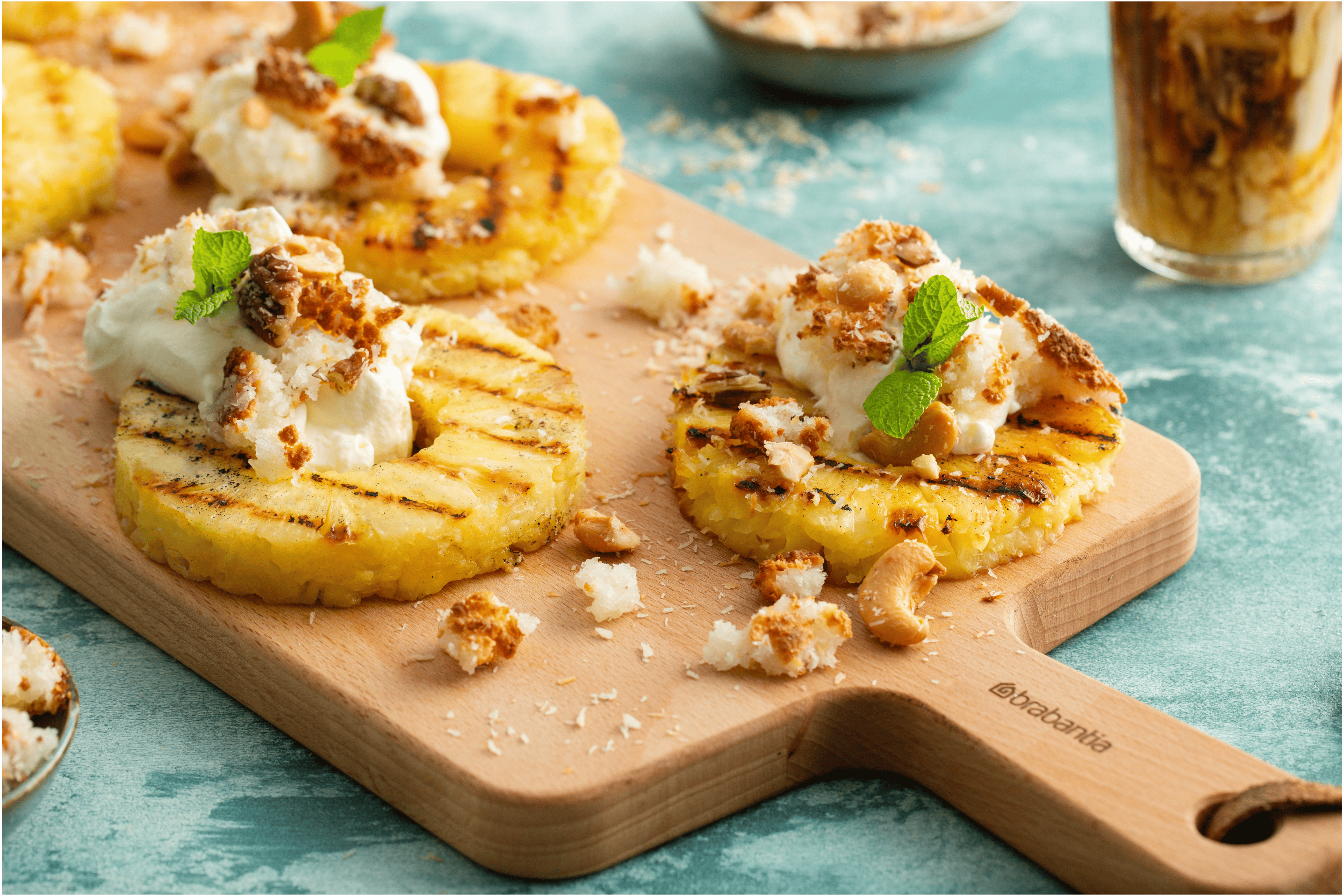 Gegrilde ananas met kokosslagroom