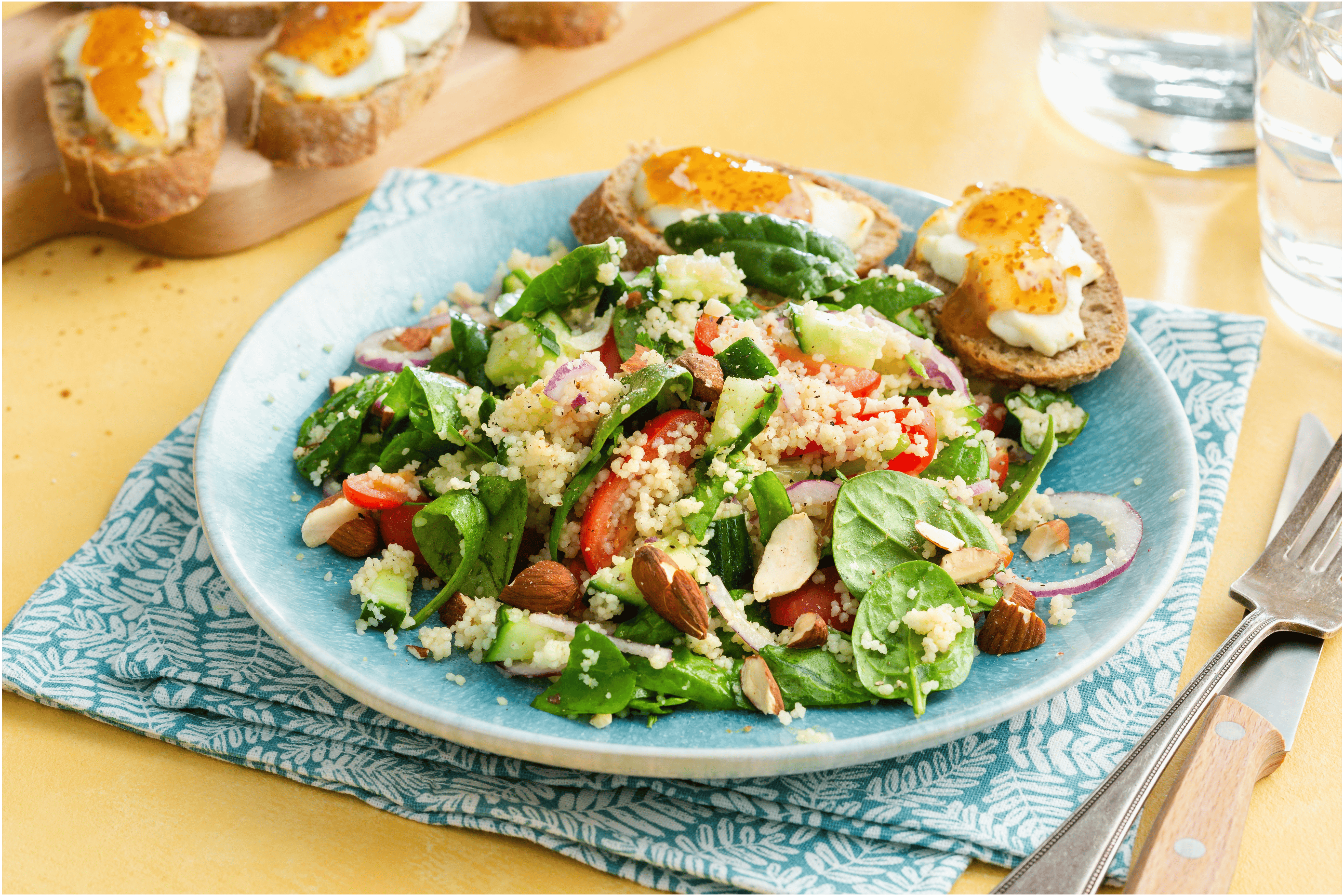 Couscous salade met geitenkaas crostini’s