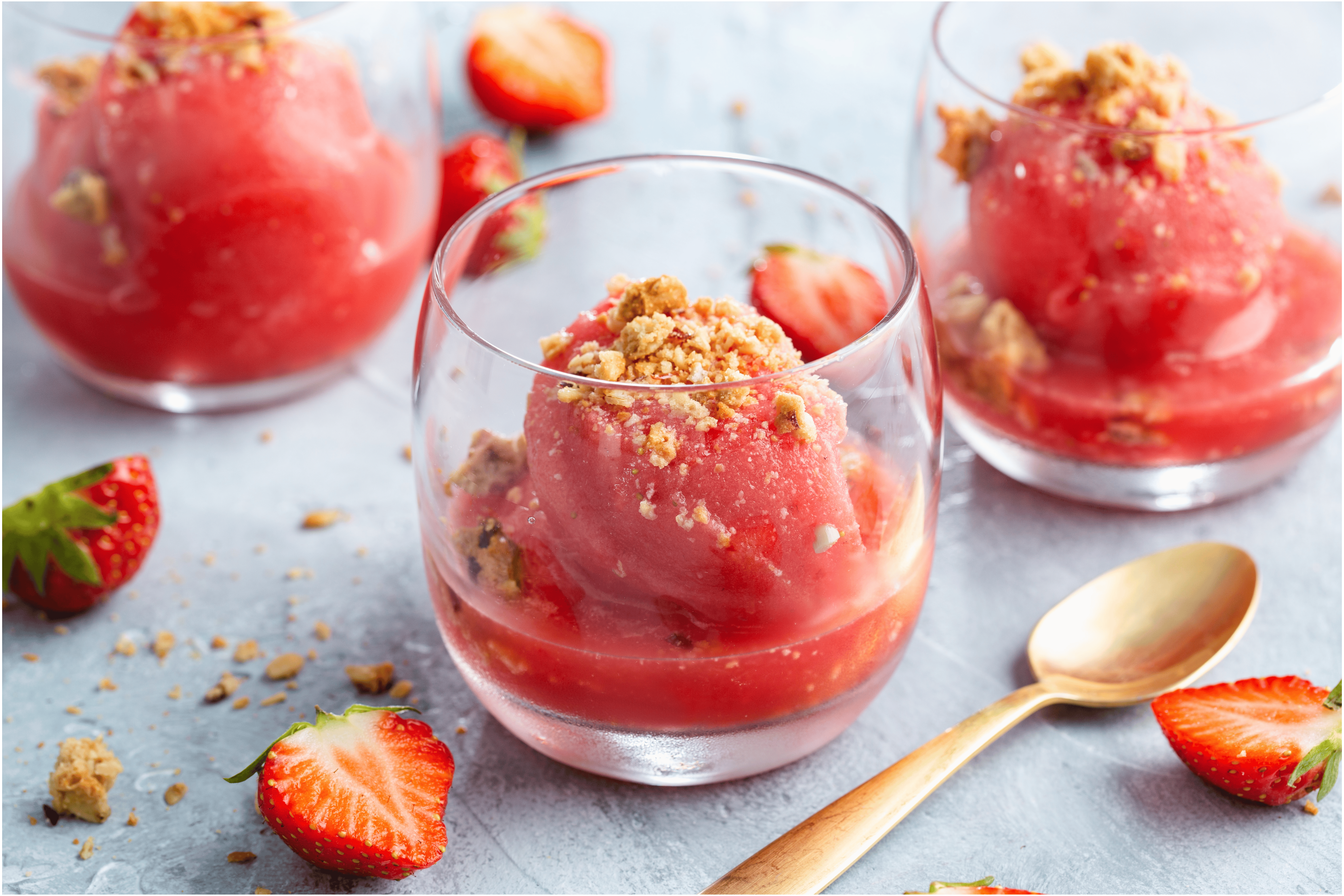 Watermeloen-aardbei sorbet ijs
