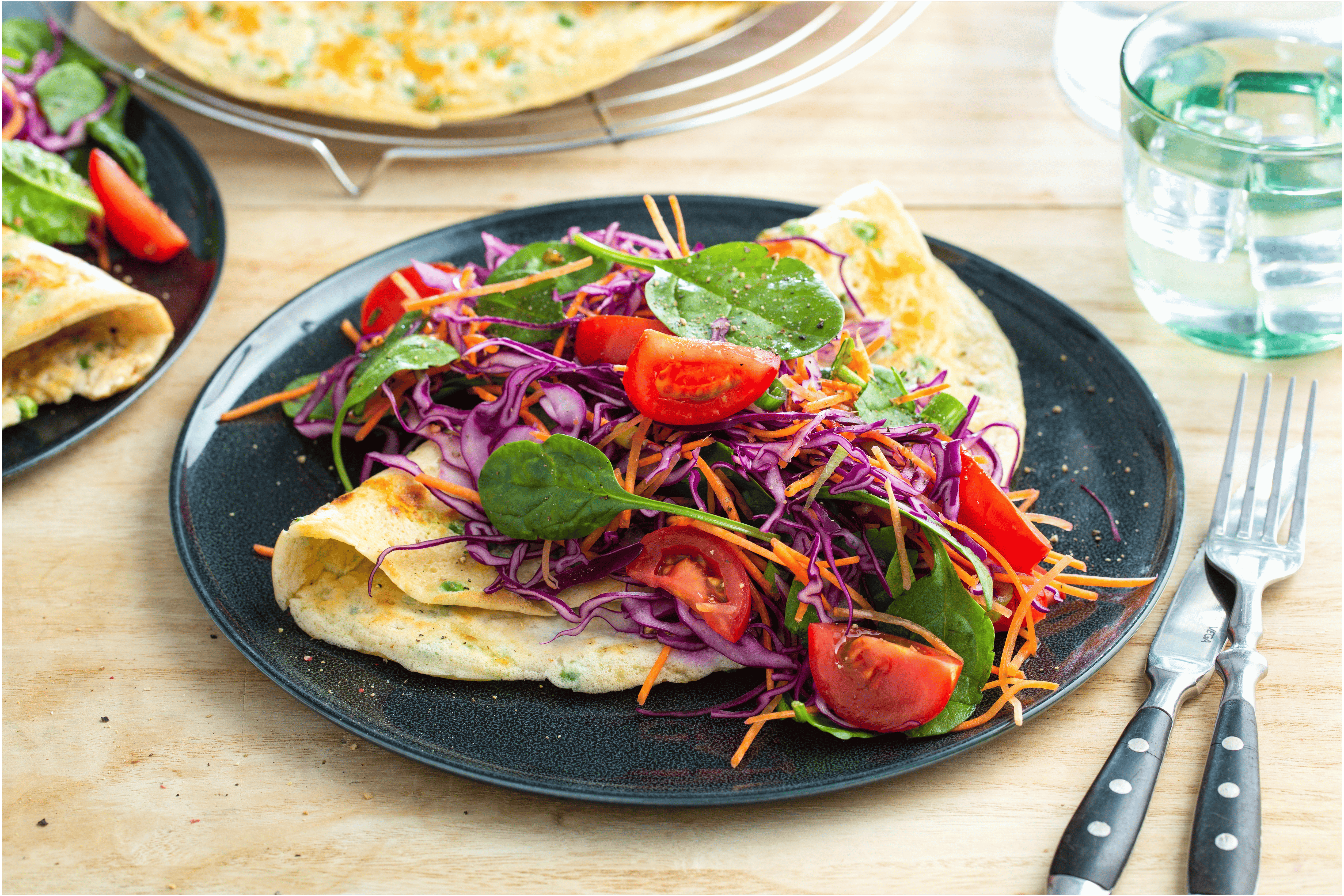 Hartige pannenkoeken met een frisse salade
