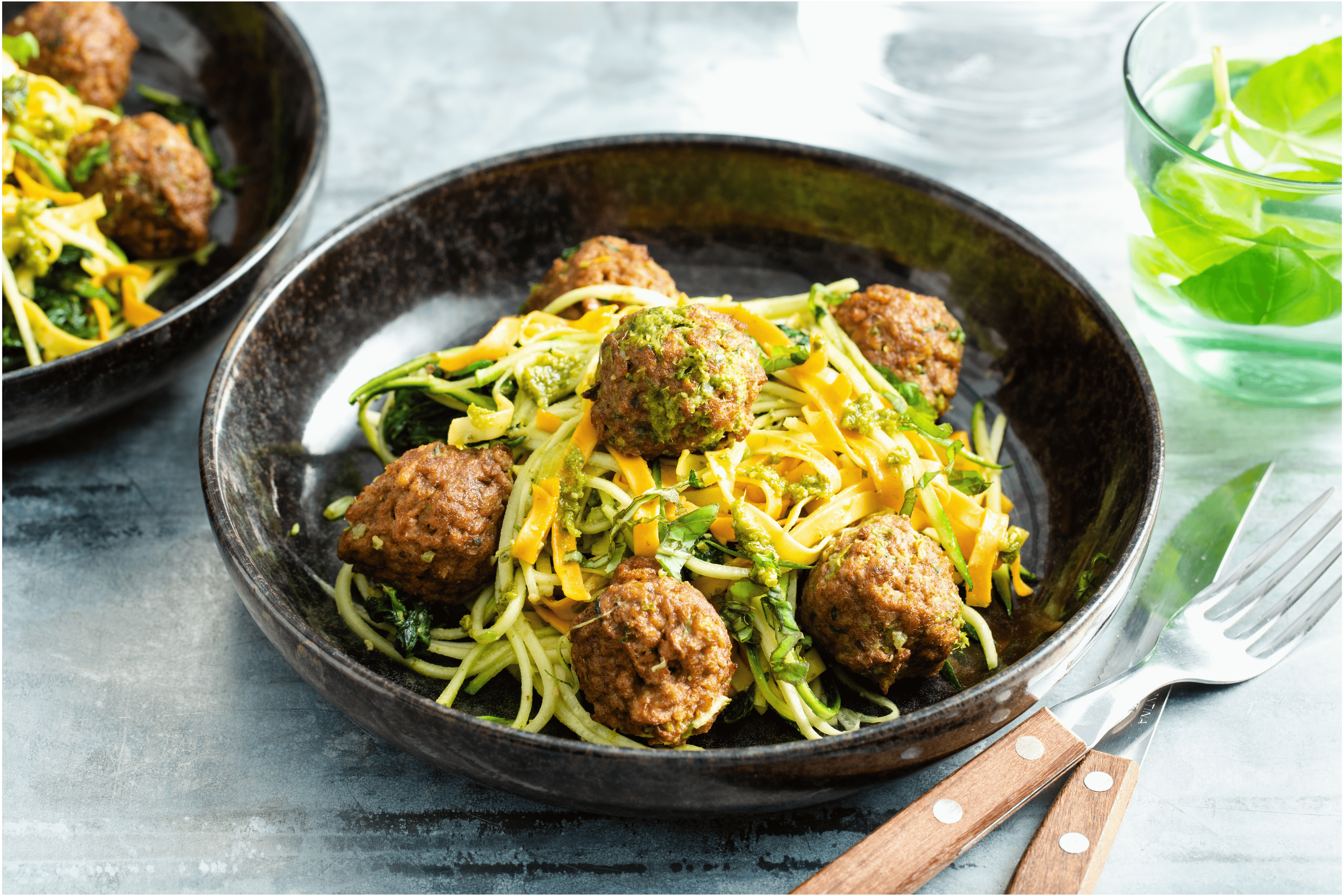 Vegetarische balletjes met 3 kleuren pasta
