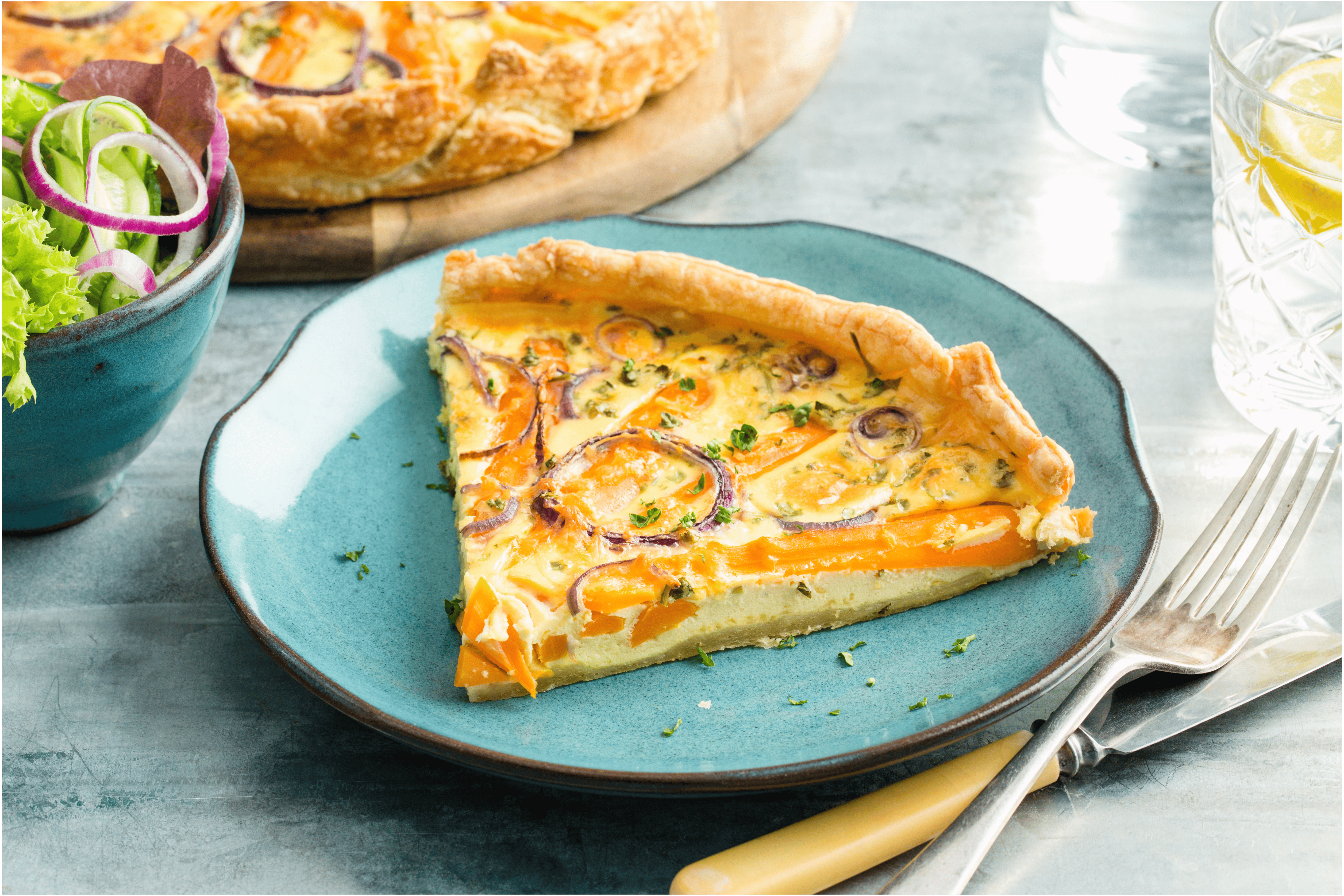 Romige quiche met wortel en rode ui