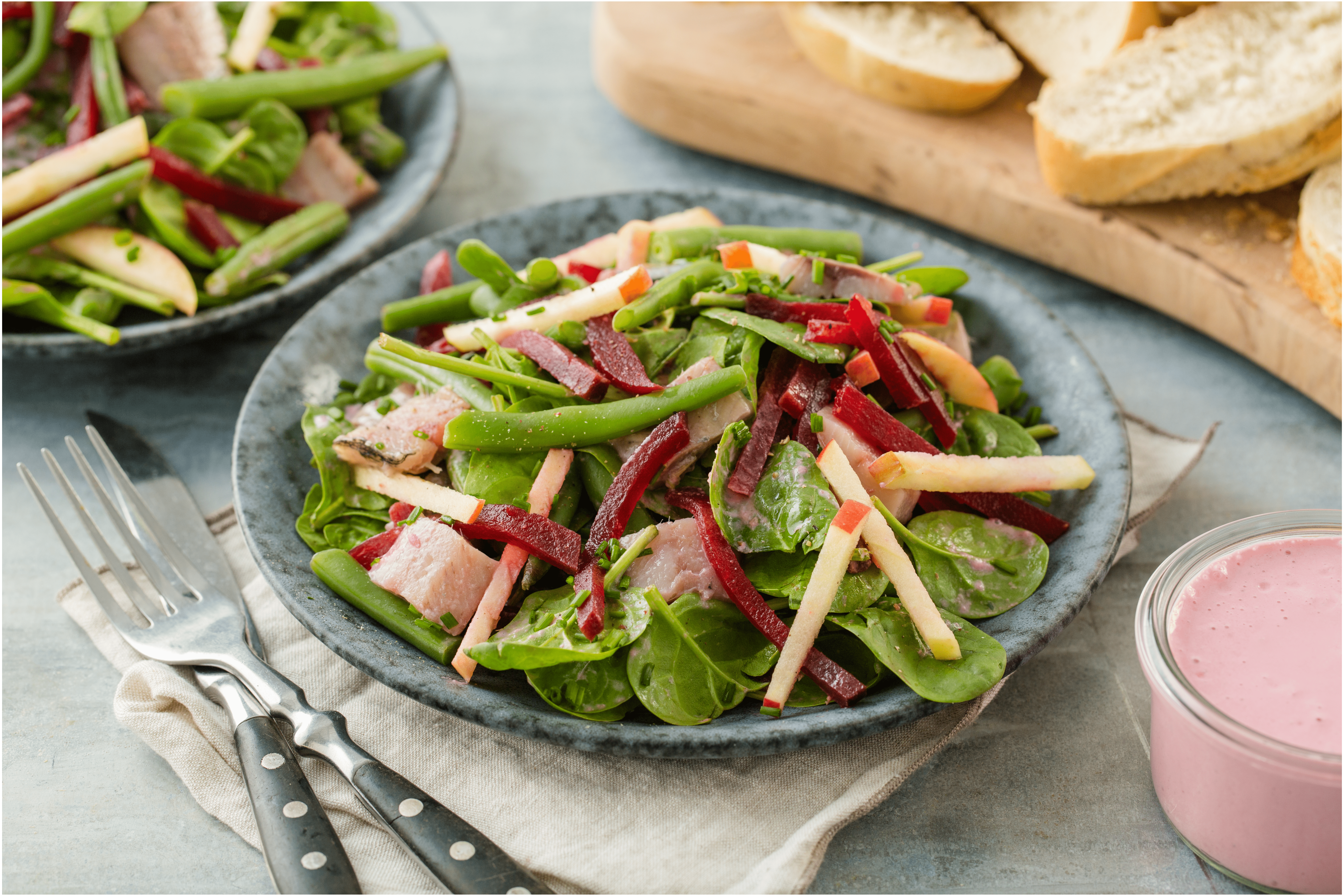Frisse bietensalade met spinazie en haring