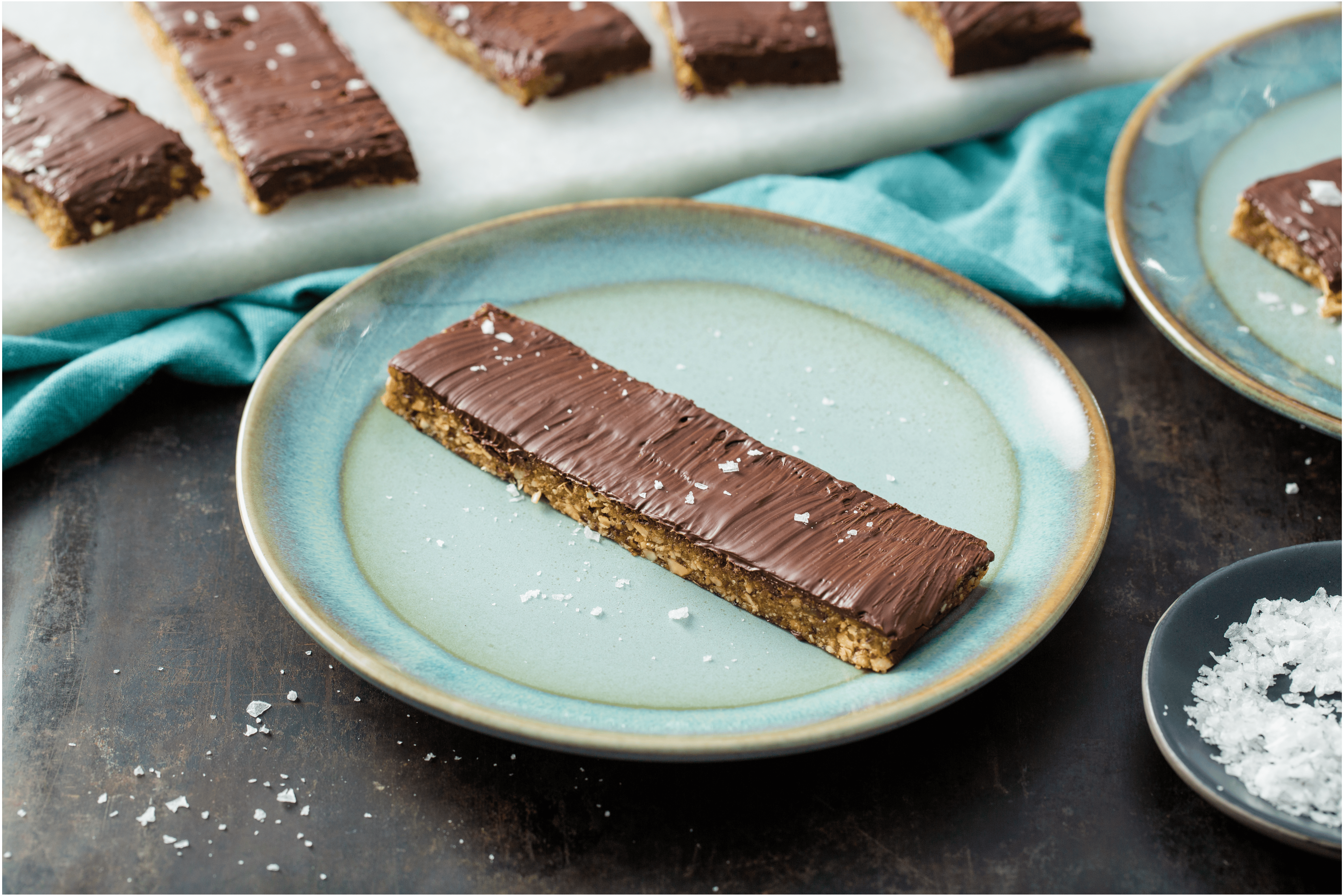 Sticky dadel-chocolade repen met pinda’s