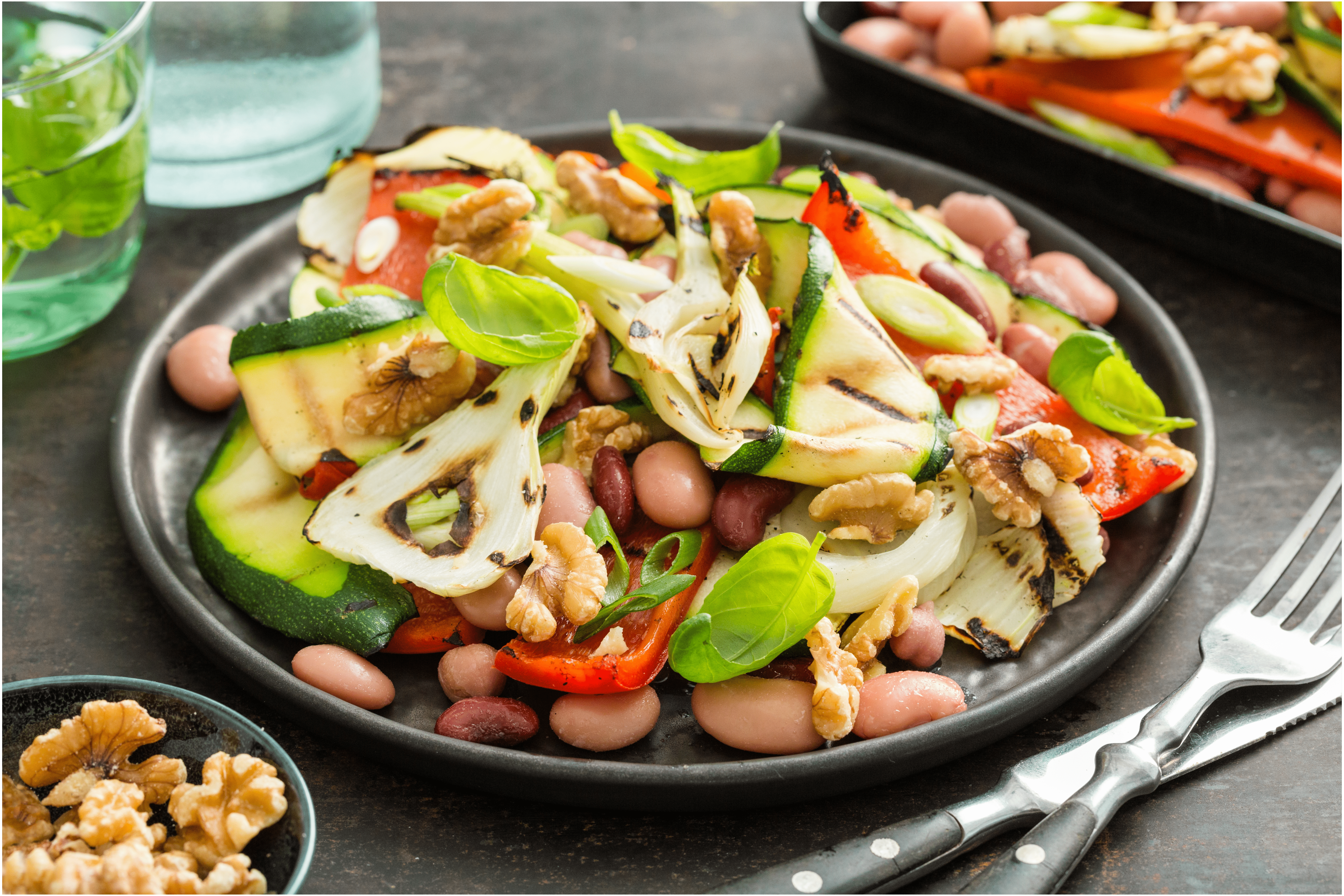 Gemengde bonensalade met gegrilde groenten