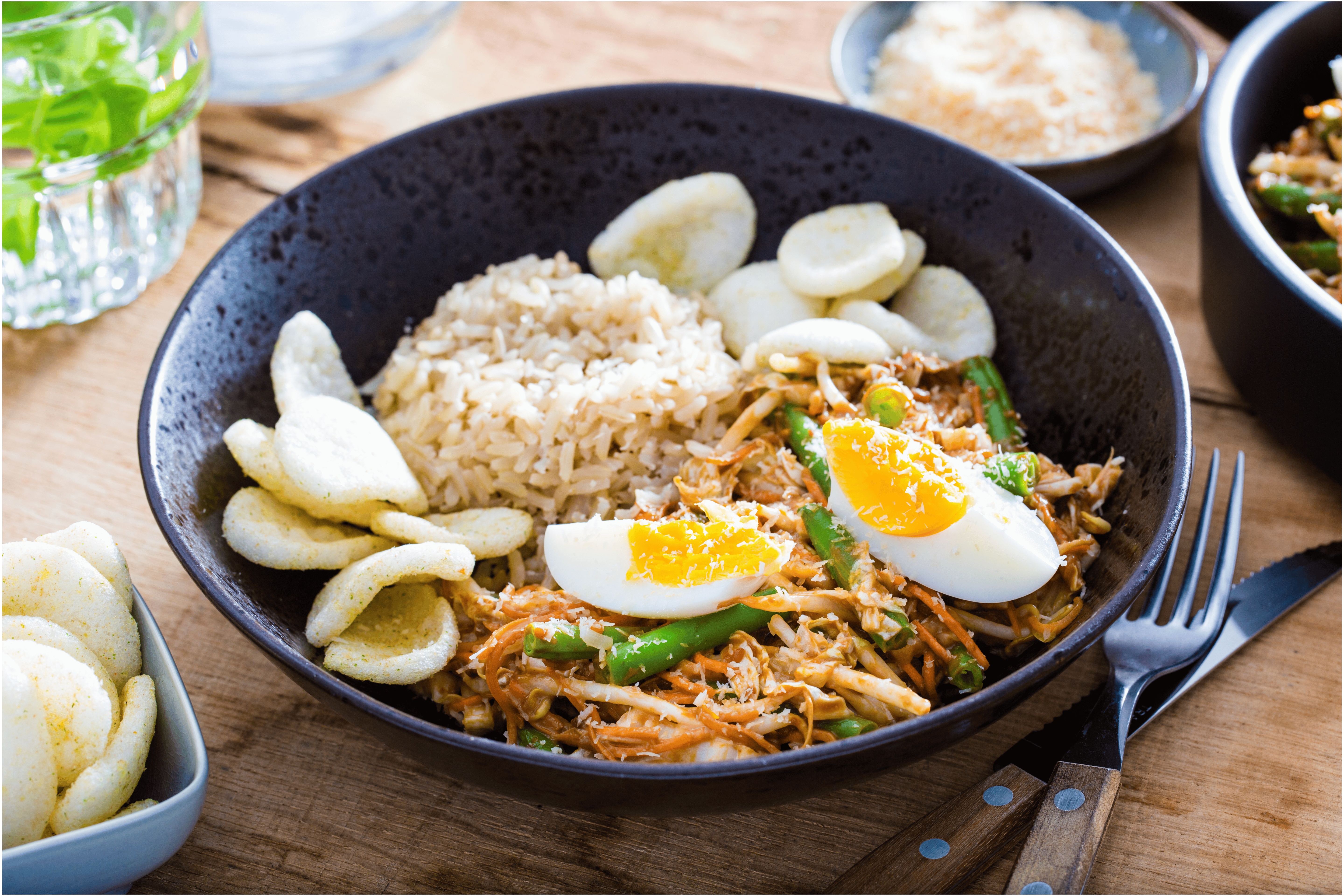 Gado gado met geroosterde kokos