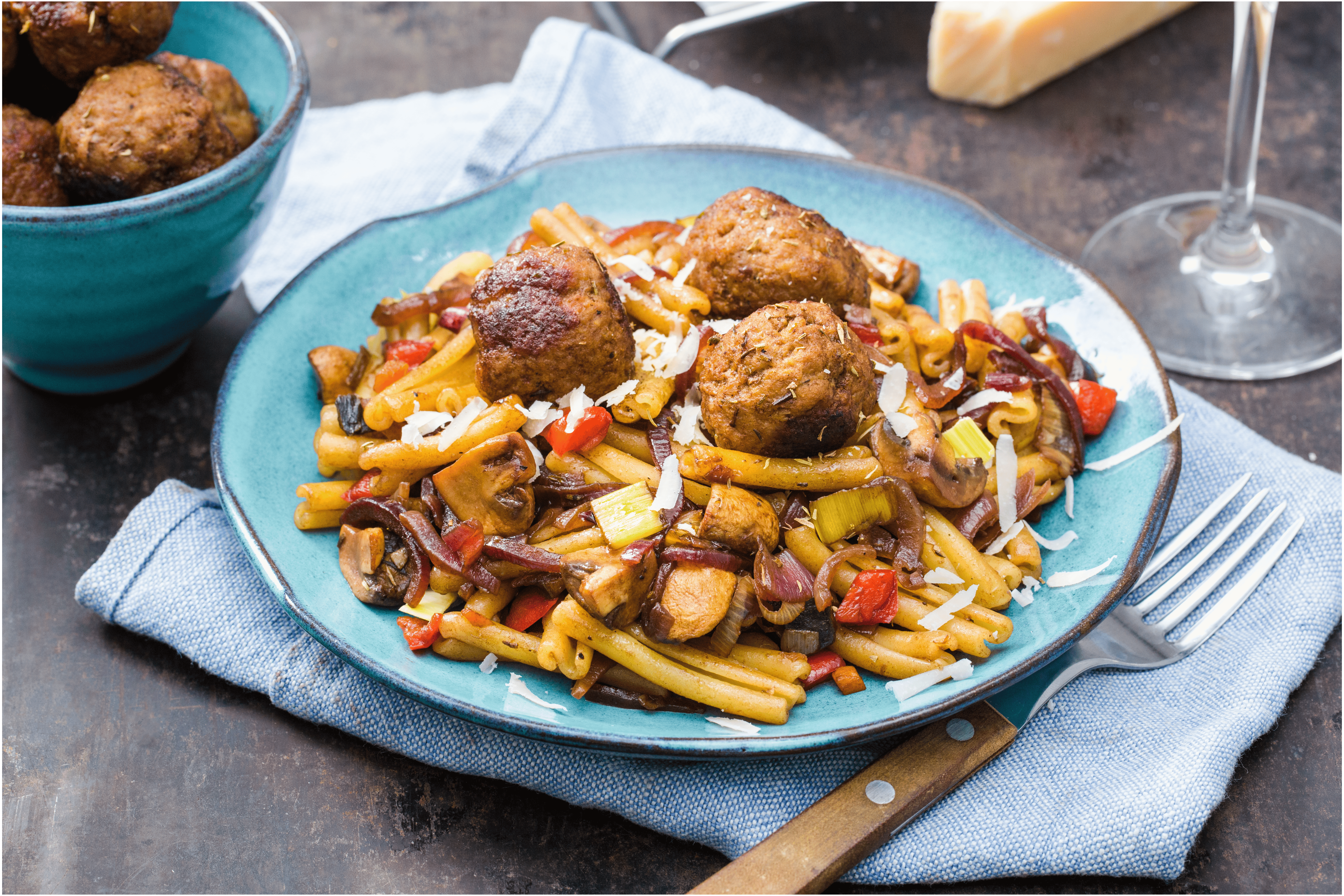Gekaramelliseerde balsamico pasta met tijm gehaktballetjes