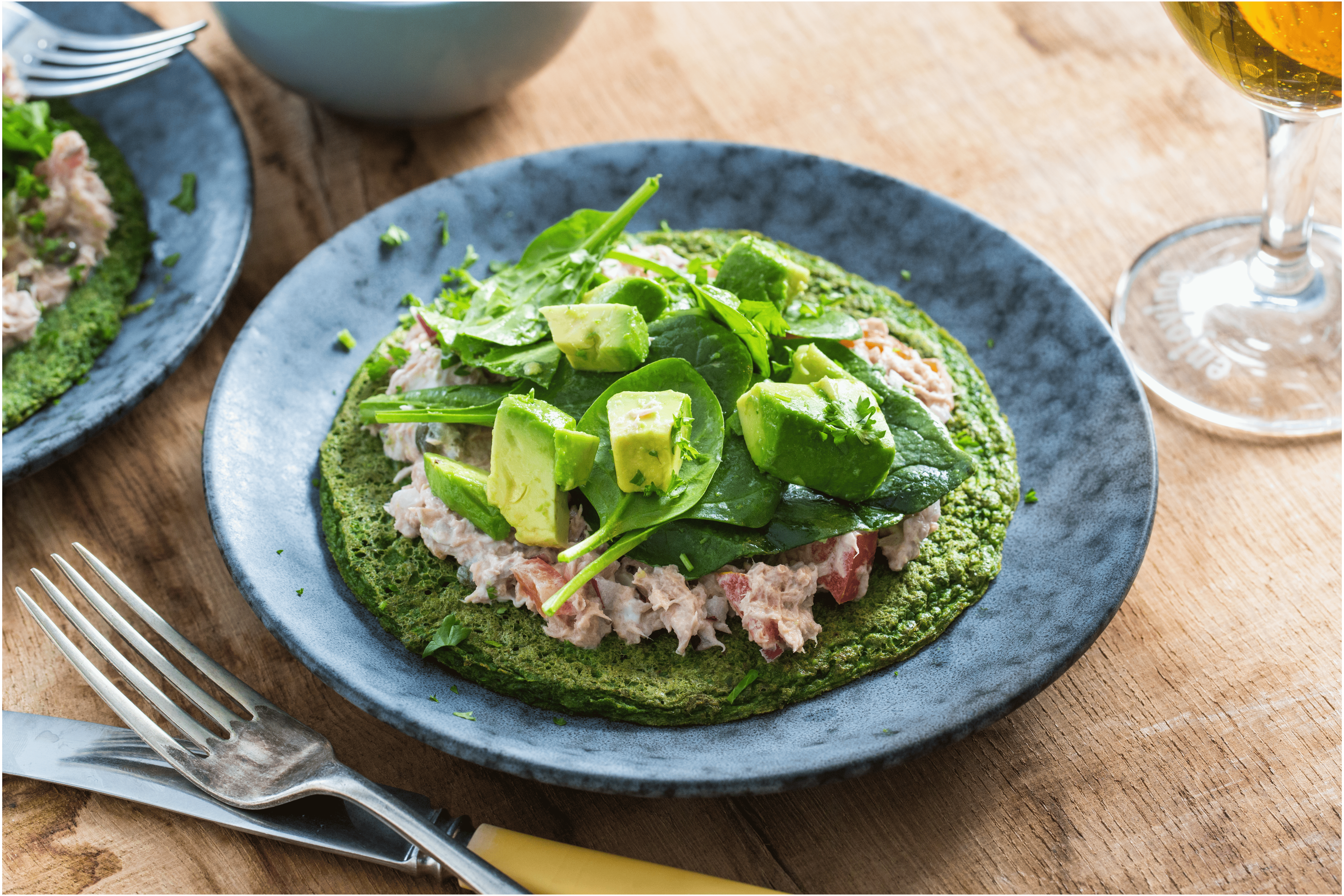 Spinazie-omelet met verse tonijnsalade