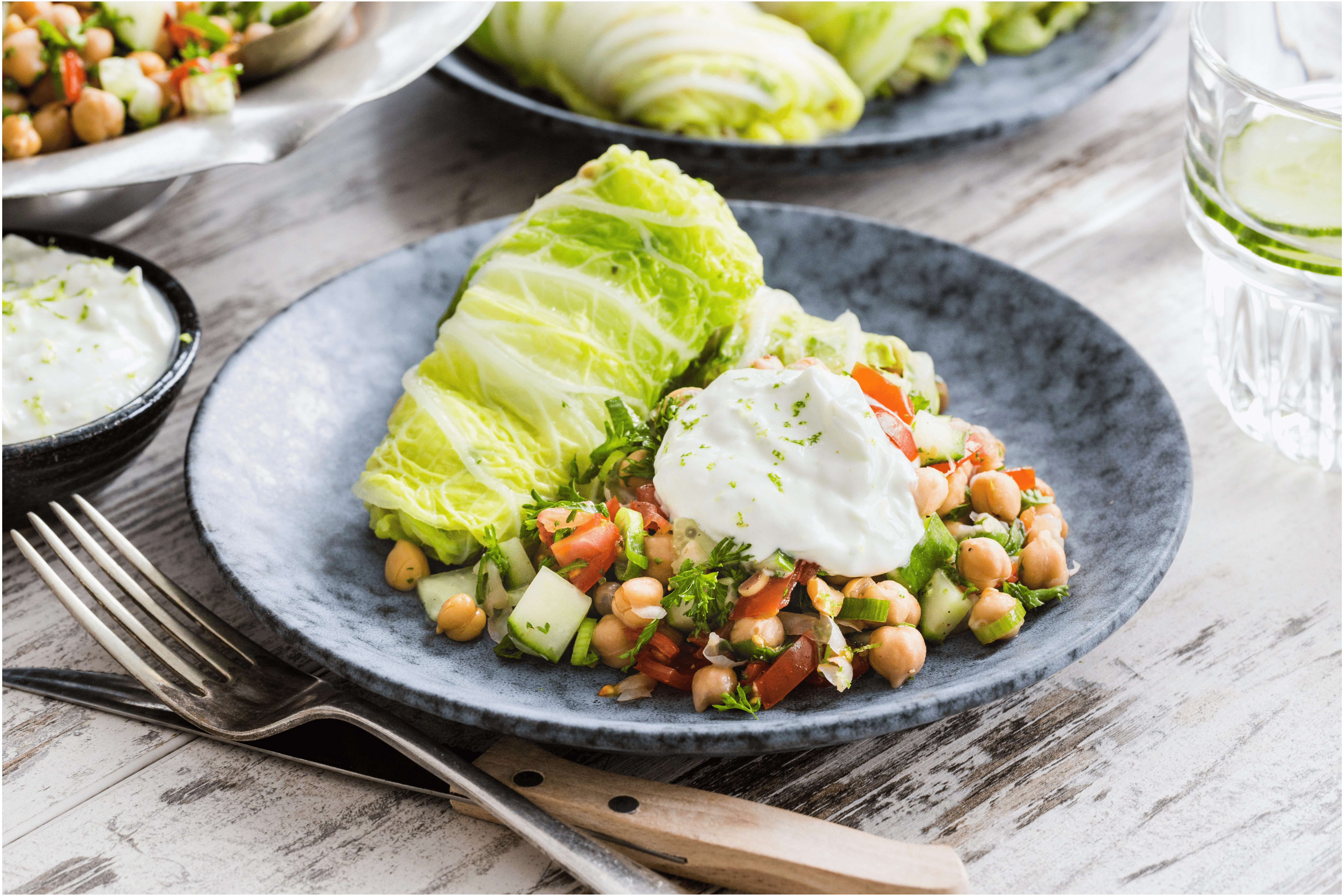 Koolrolletjes gevuld met kikkererwten tabouleh