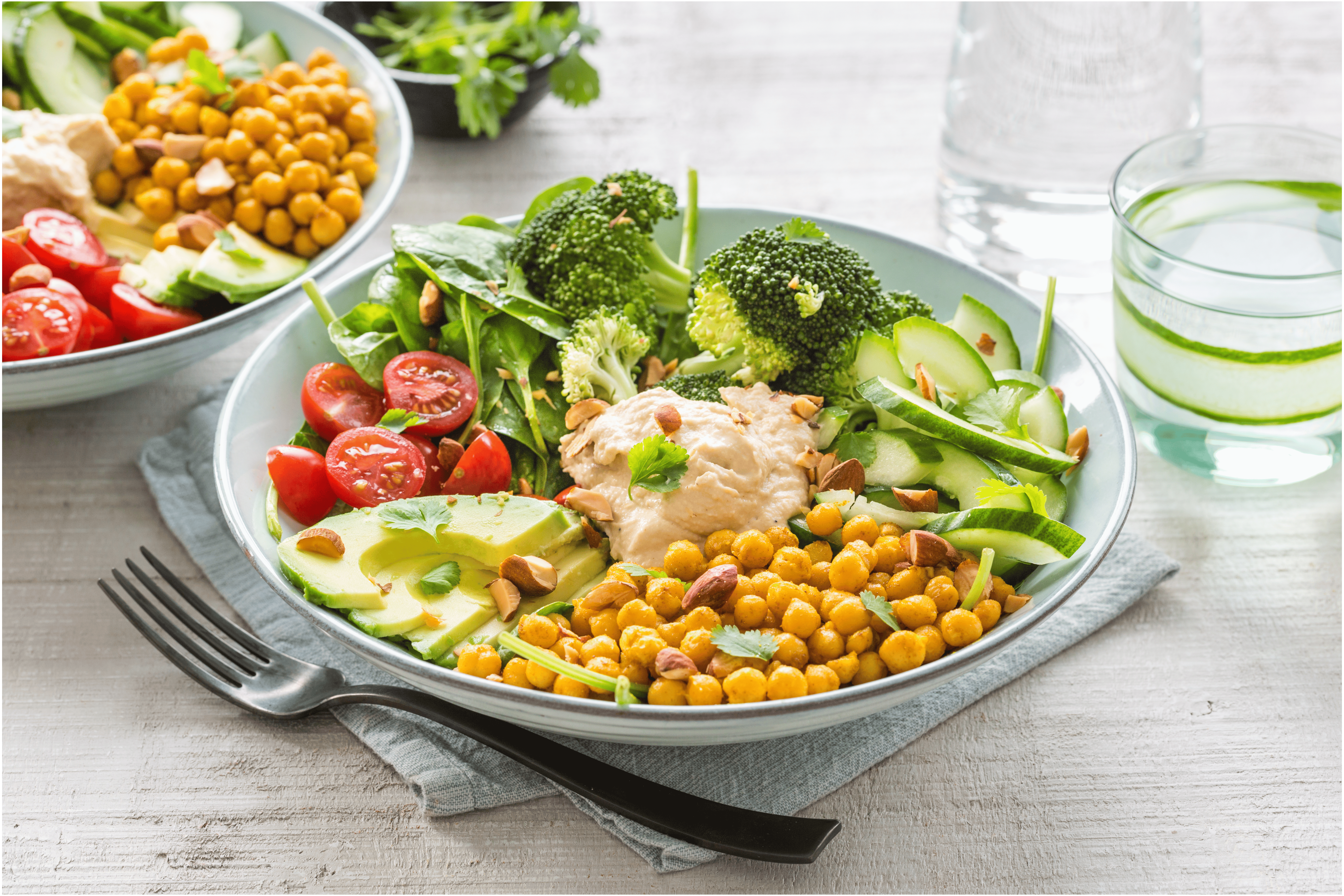 Hoemoes salade bowl