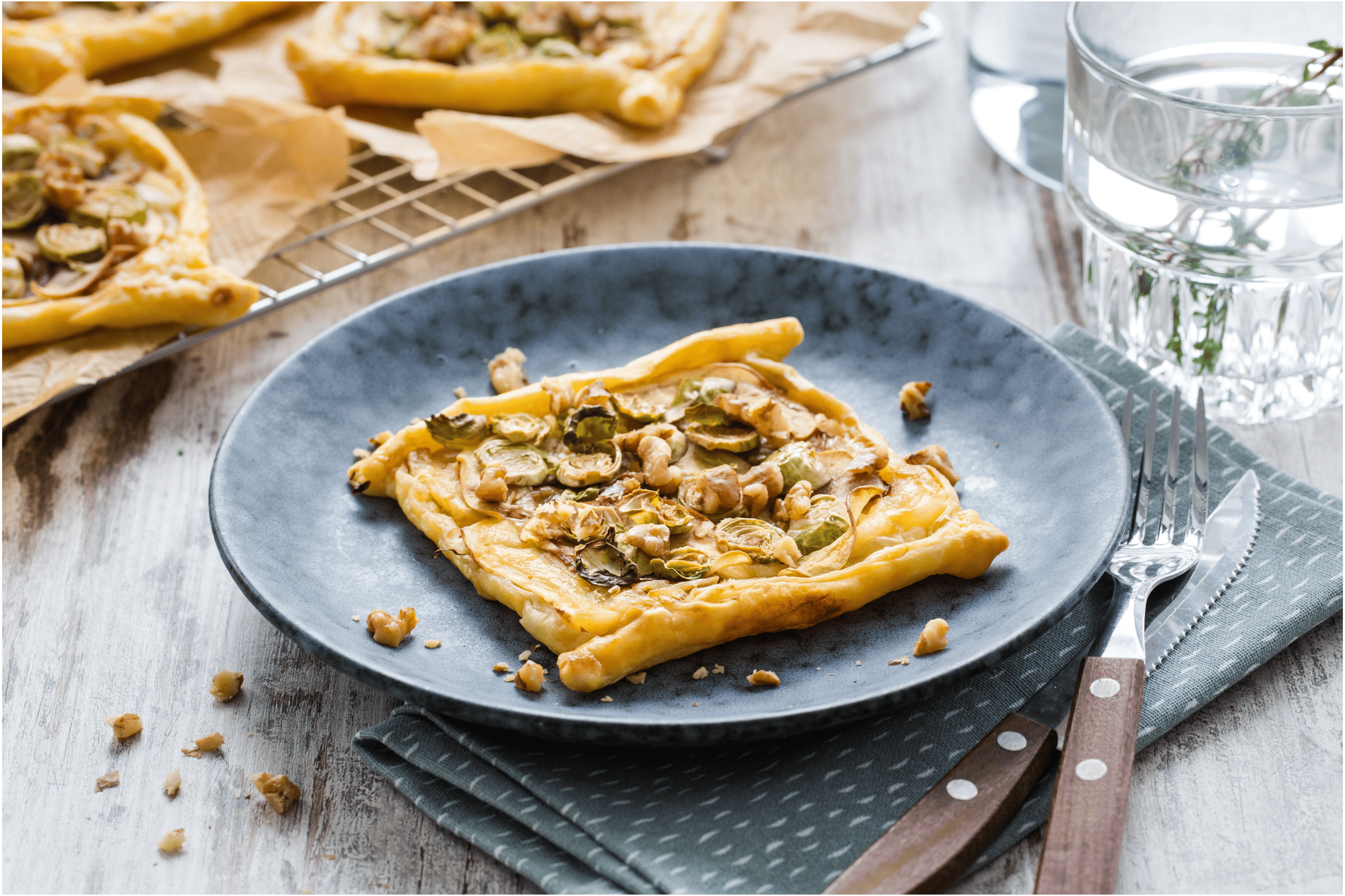 Mini spruit-brie galettes