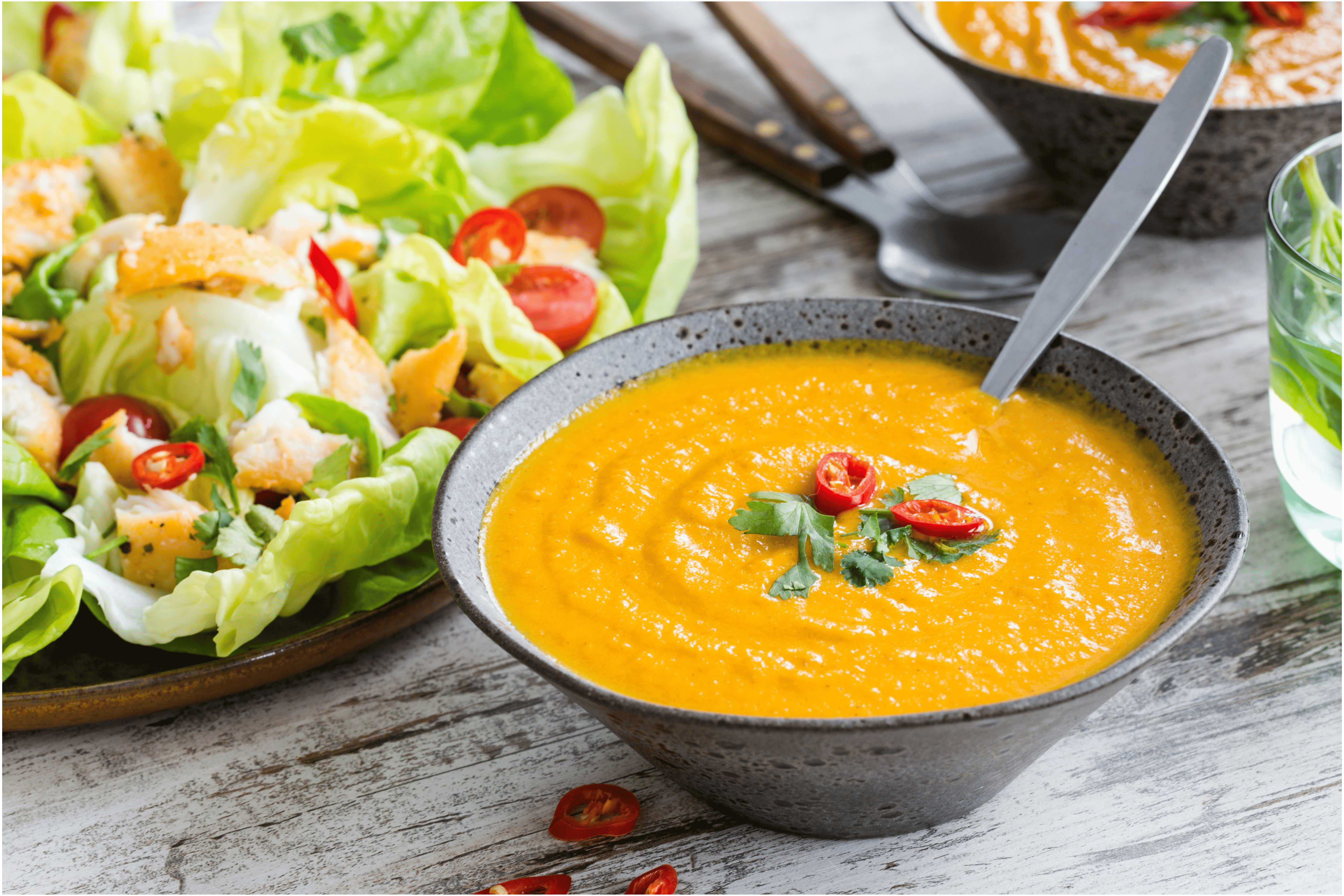 Indiase kokos-wortelsoep met pangasius-salade