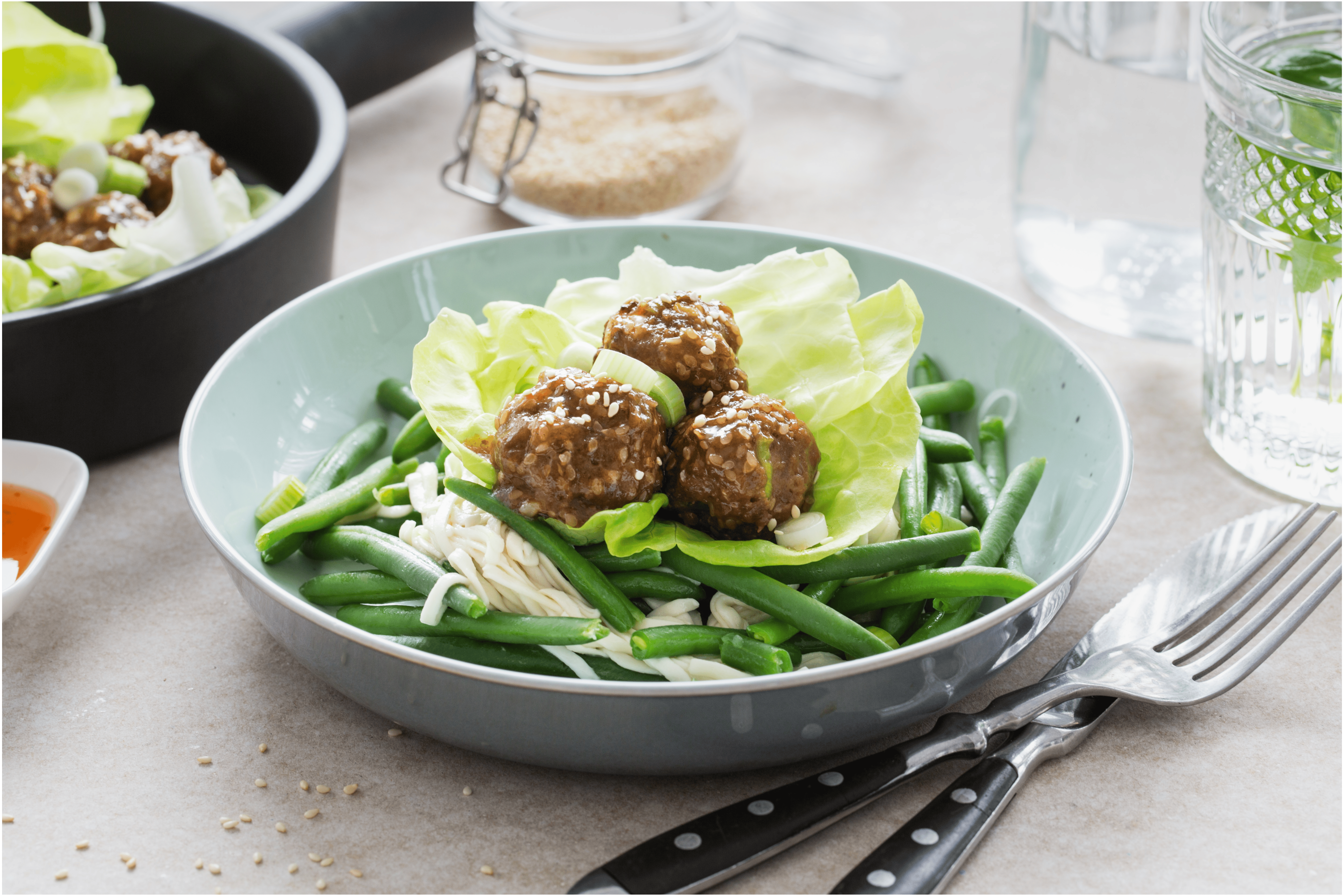 Teriyaki gehaktballetjes met sperziebonen en noedels