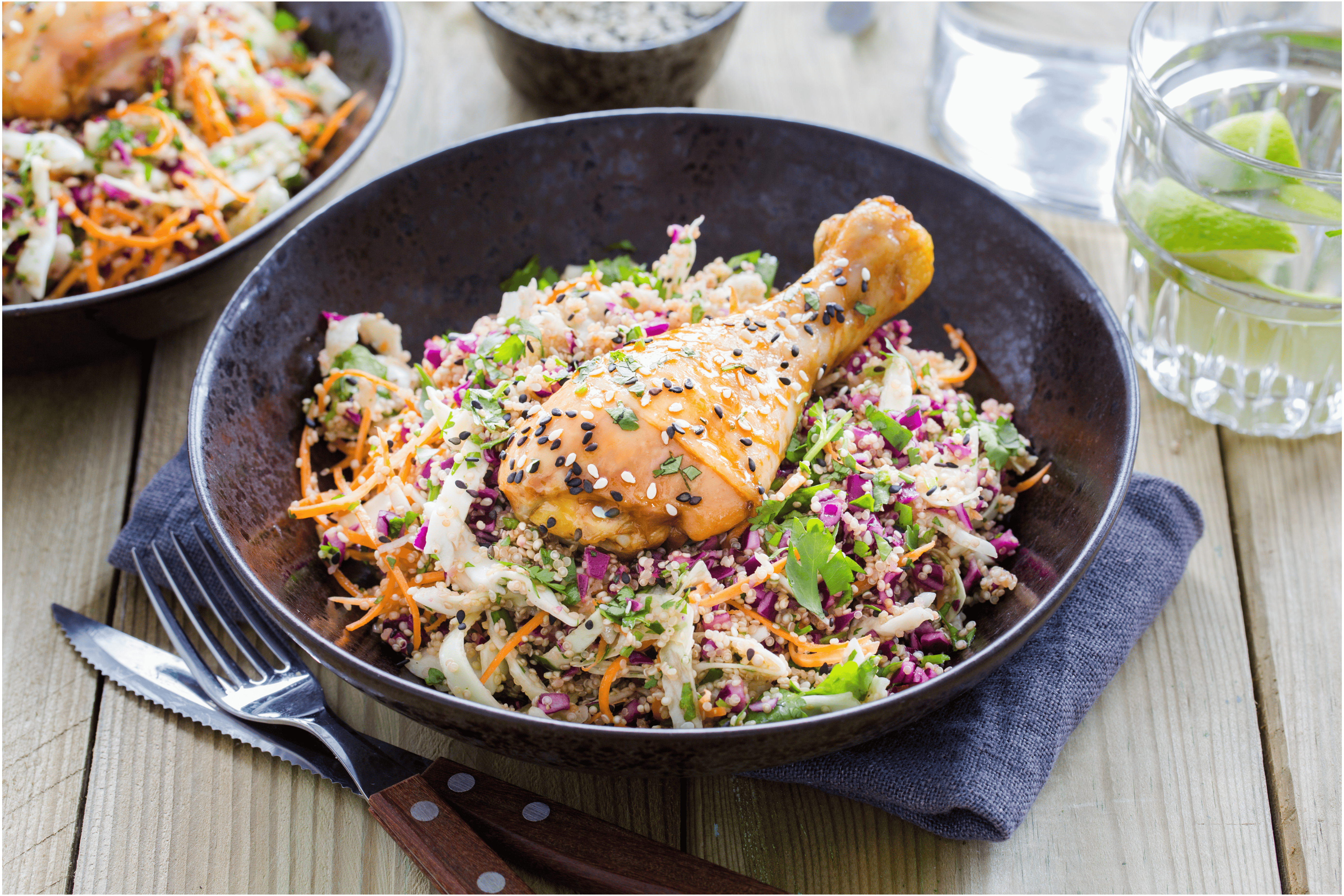Sticky chicken met frisse quinoa-koolsalade