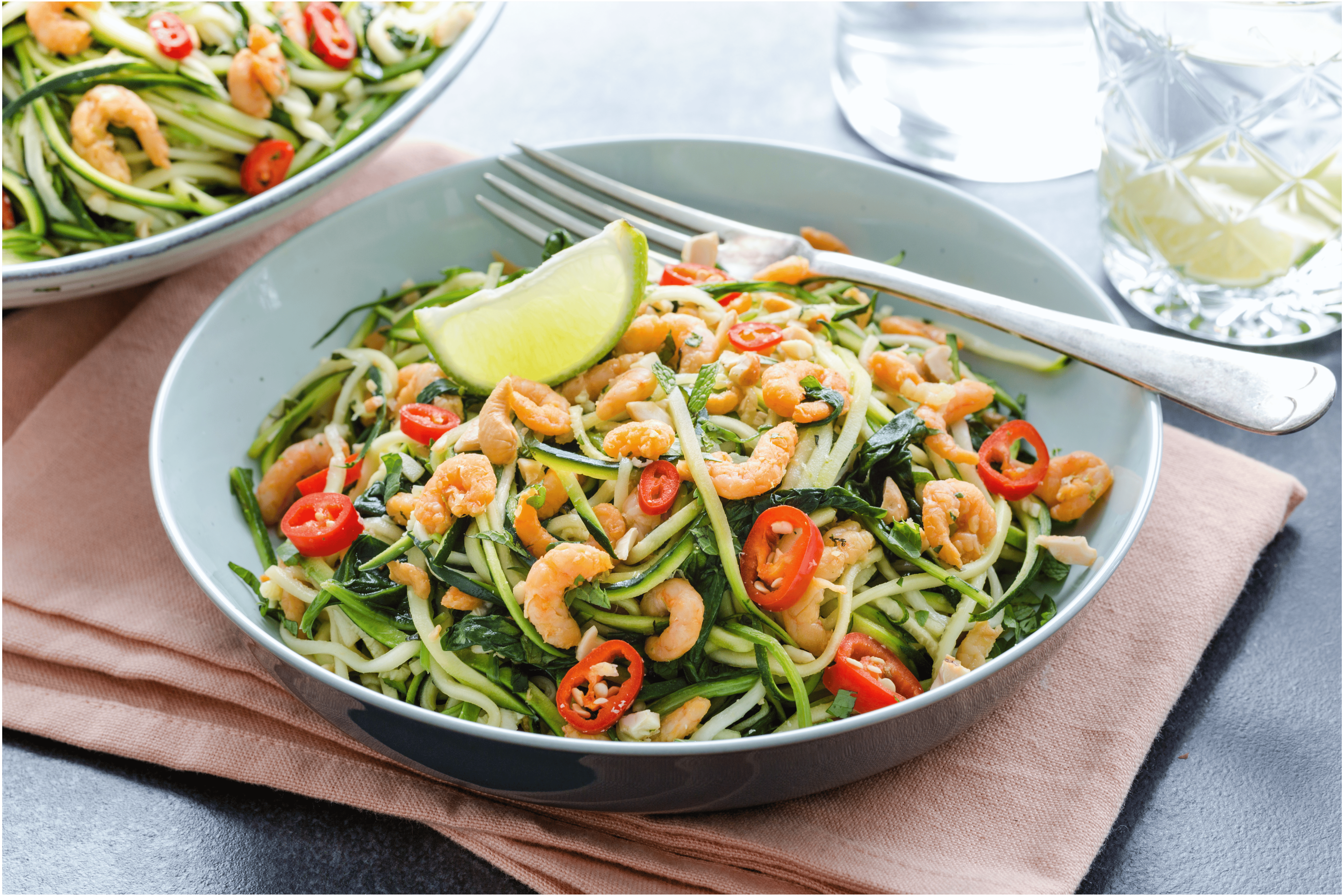 Frisse limoengarnalen met courgette spaghetti