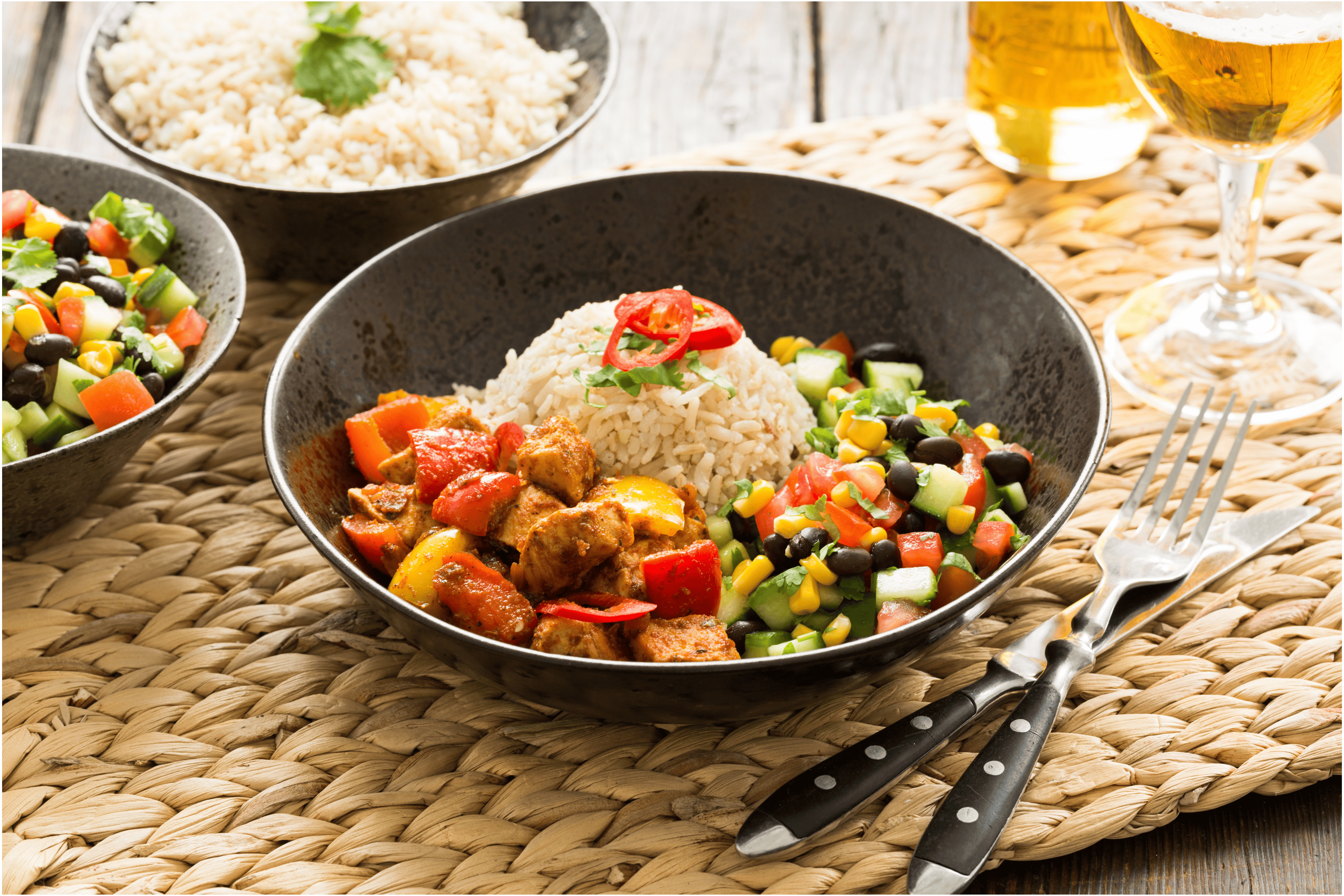 Mexicaanse kipstoof met bonen-mais salade