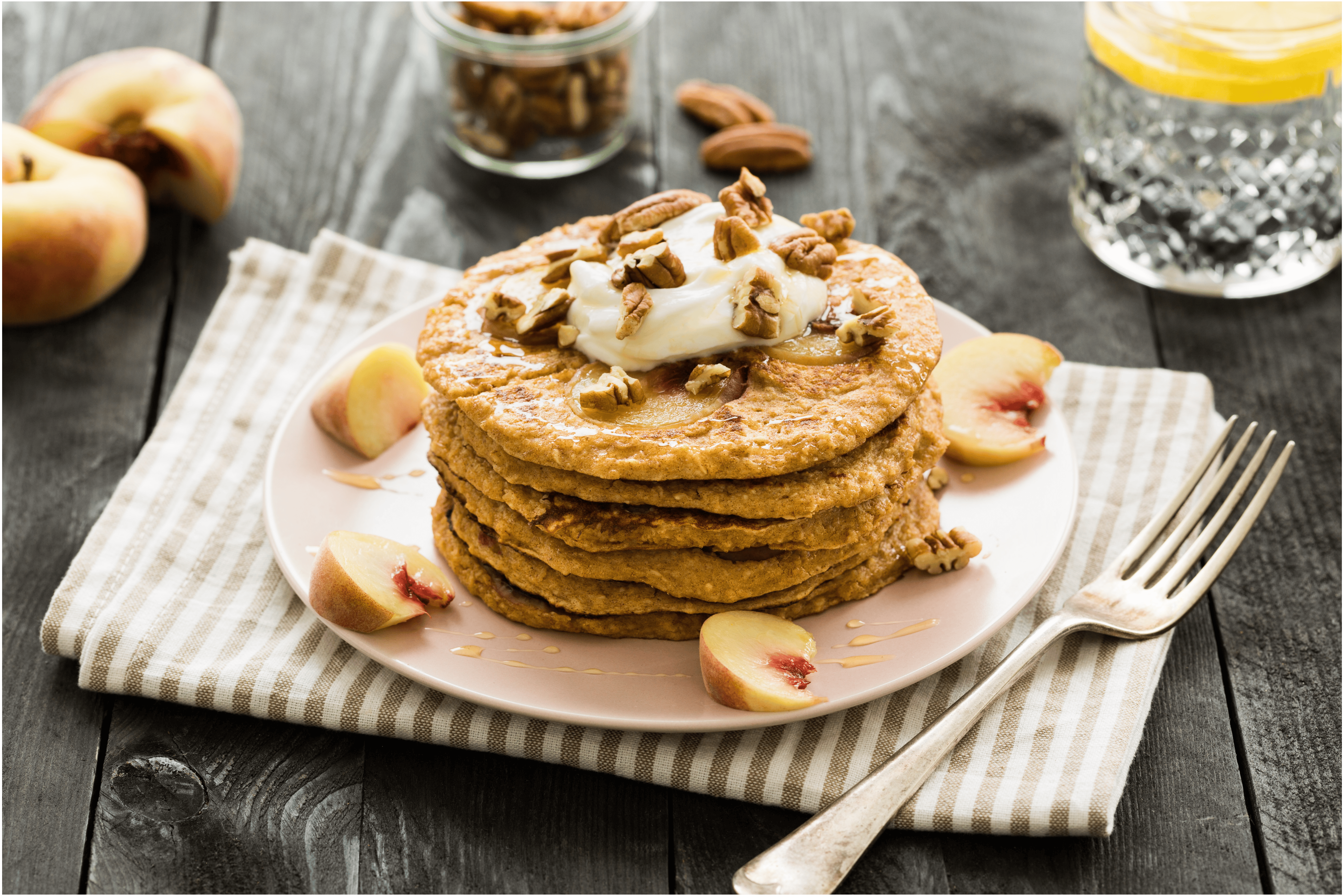 Pannenkoekjes met gekarameliseerde bosperzik