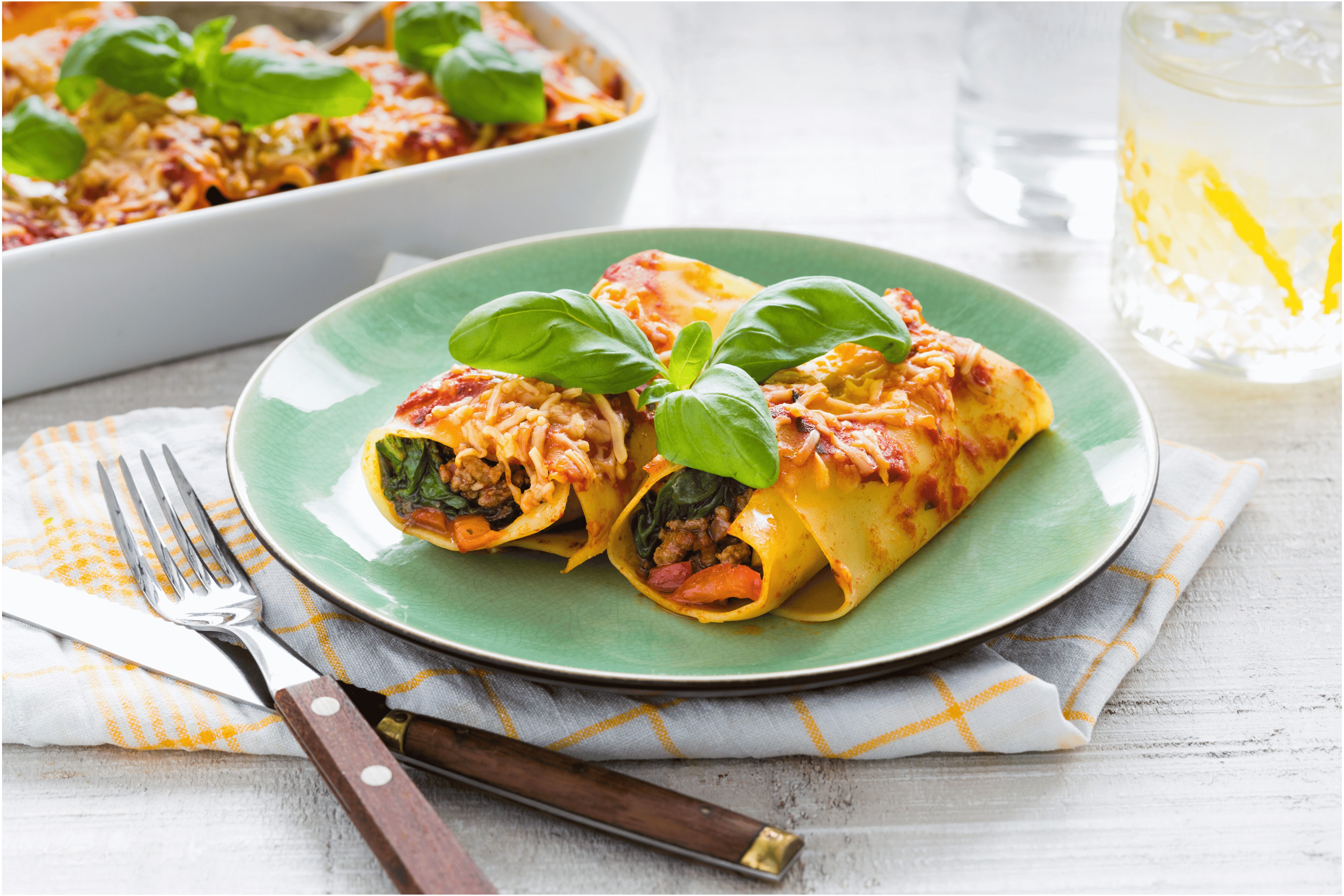 Romige lasagne rolletjes met basilicum