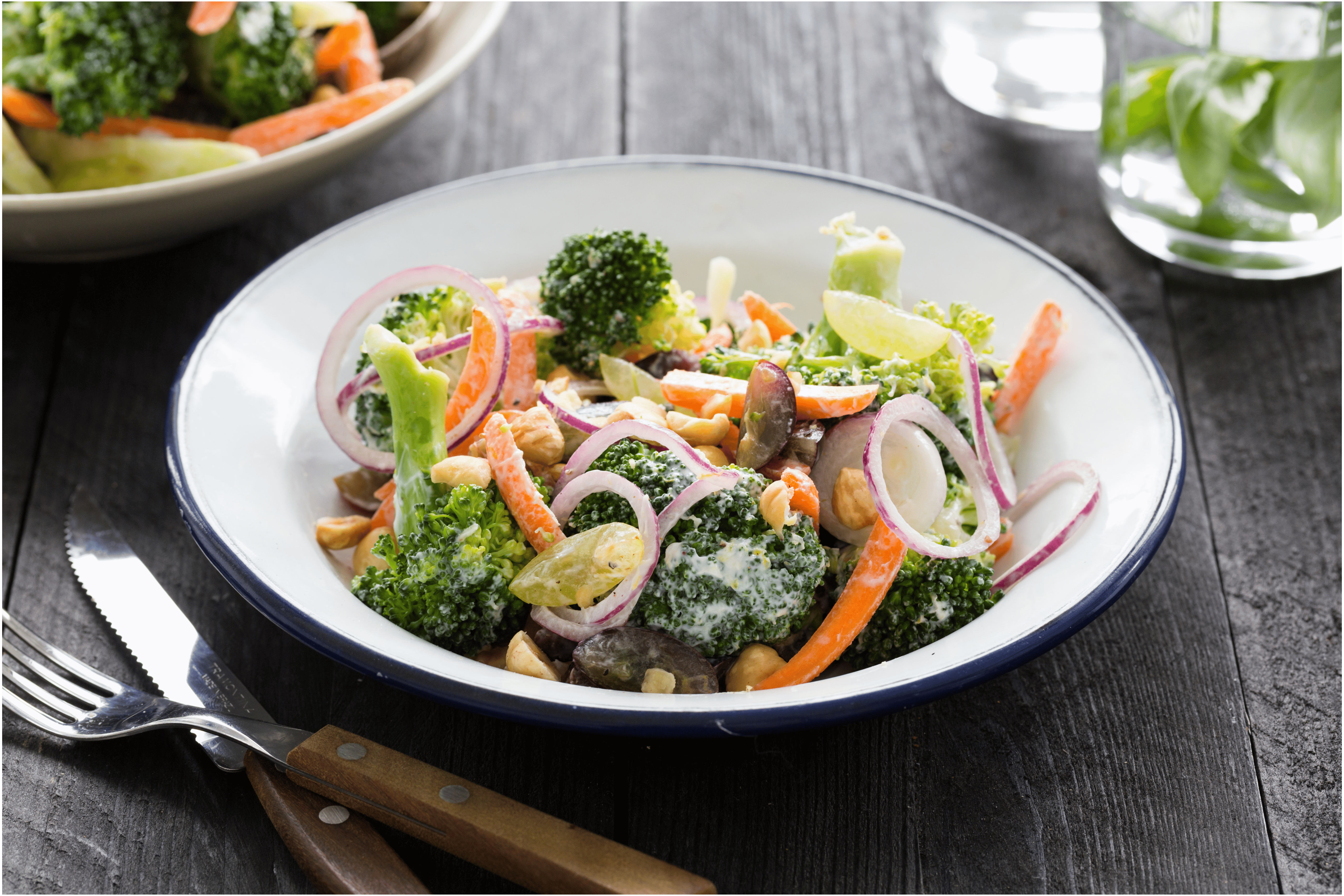 Broccoli salade met een frisse yoghurtsaus