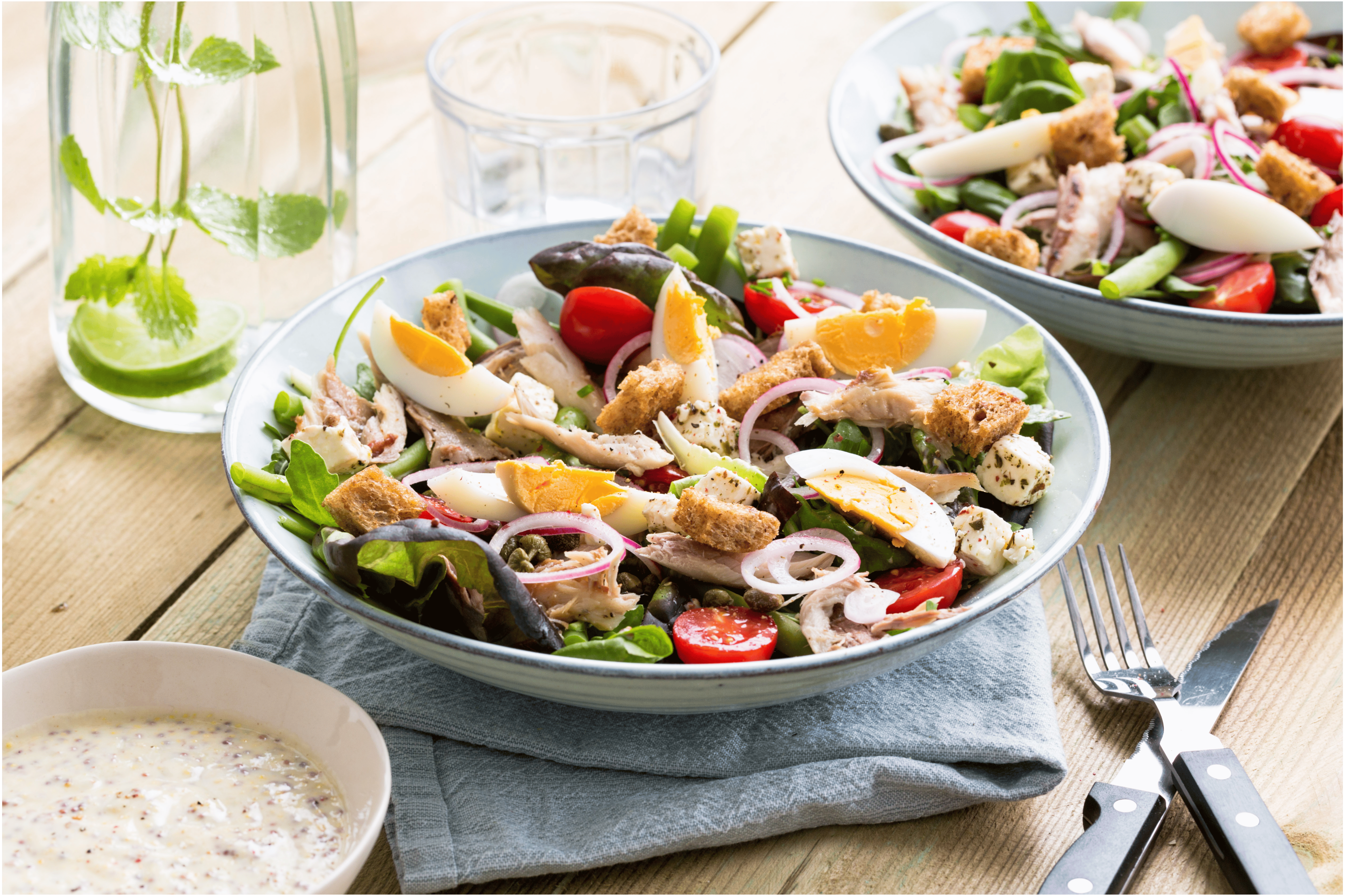 Zomerse salade met gerookte makreel