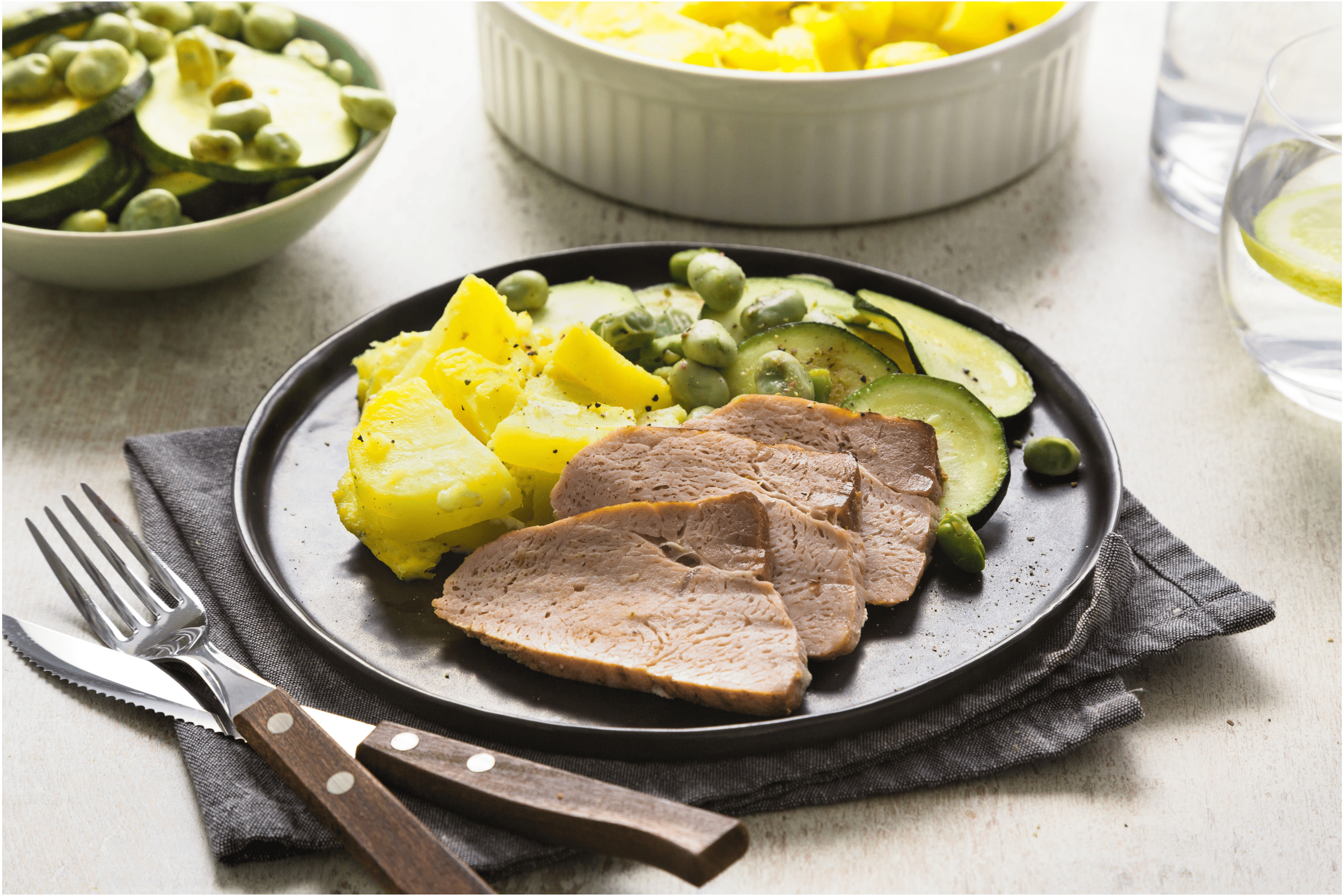 Geroosterde beenham met aardappelgratin en courgette