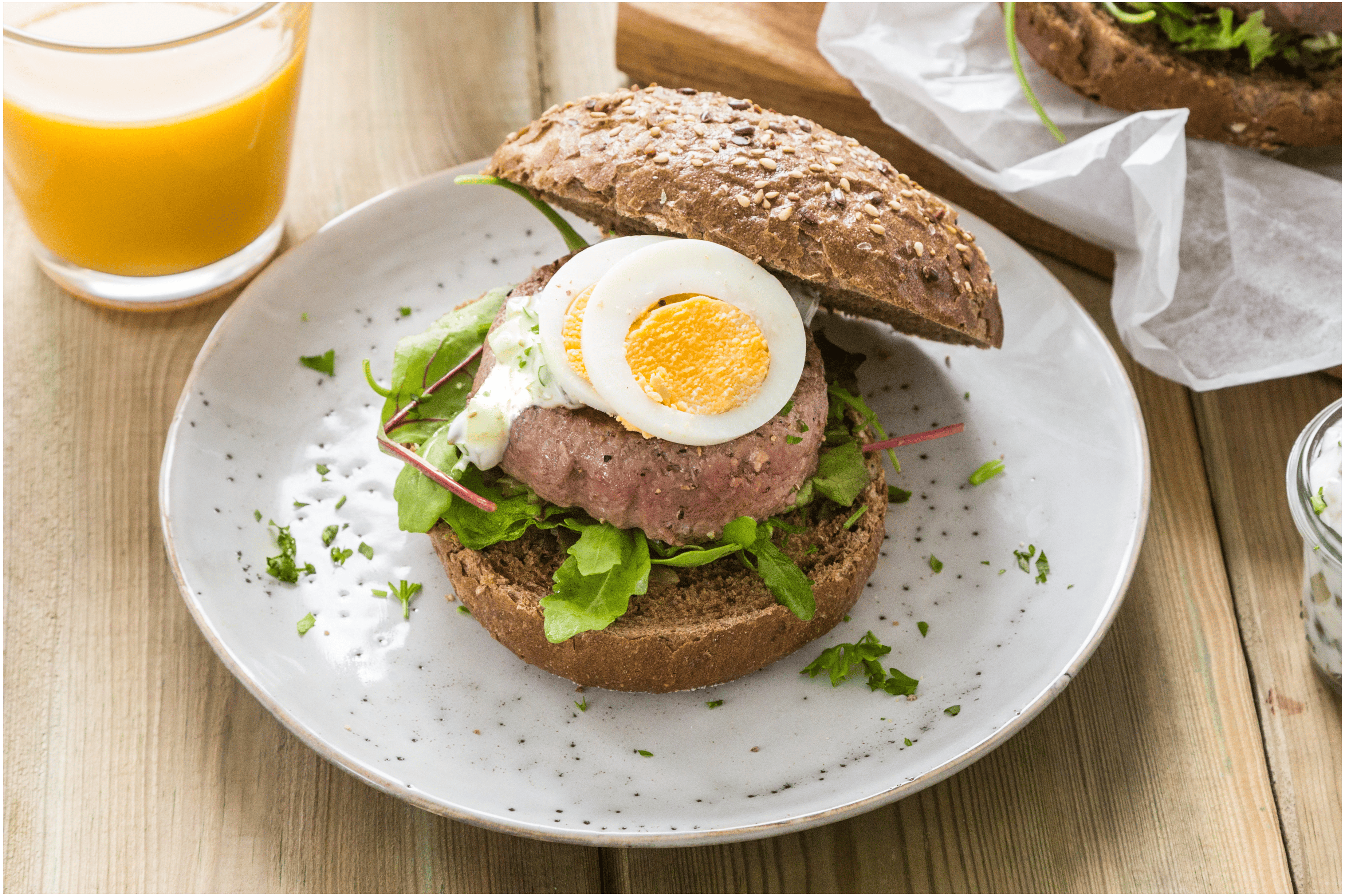 Broodje tartaar met verse tartaarsaus