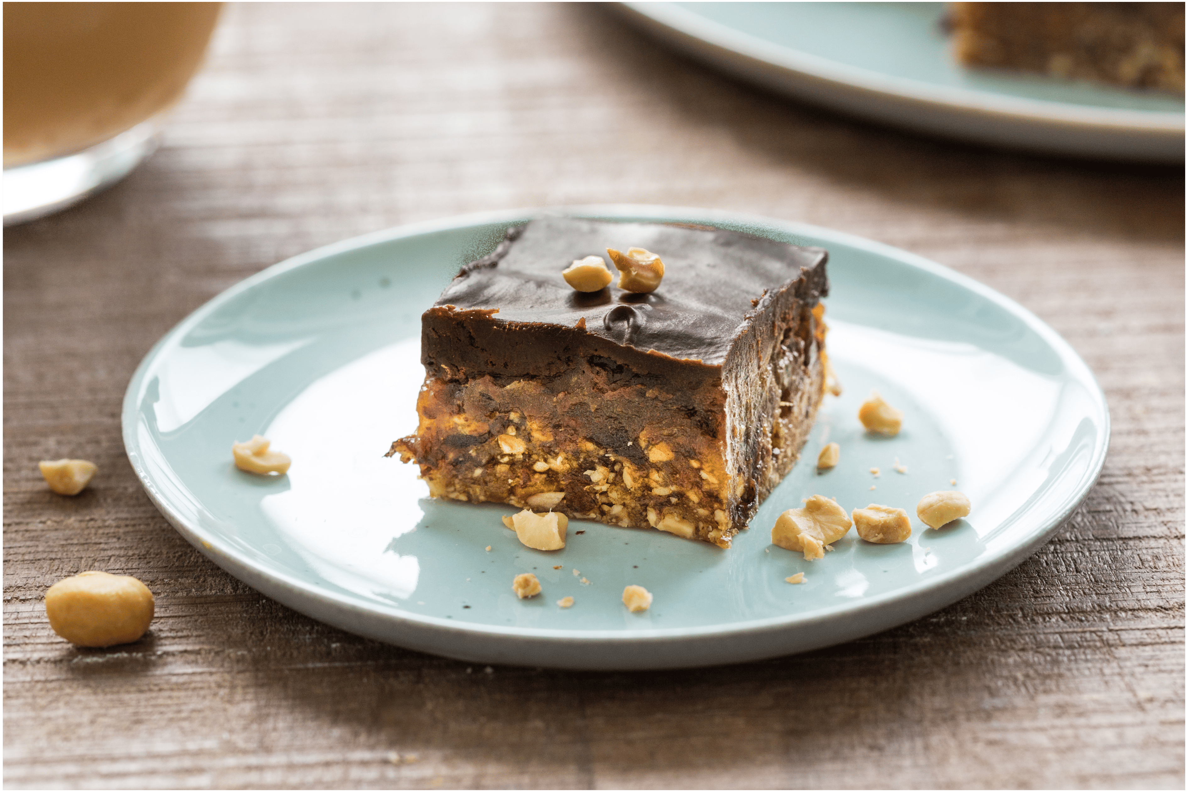 Pinda fudge met dadels en pure chocolade
