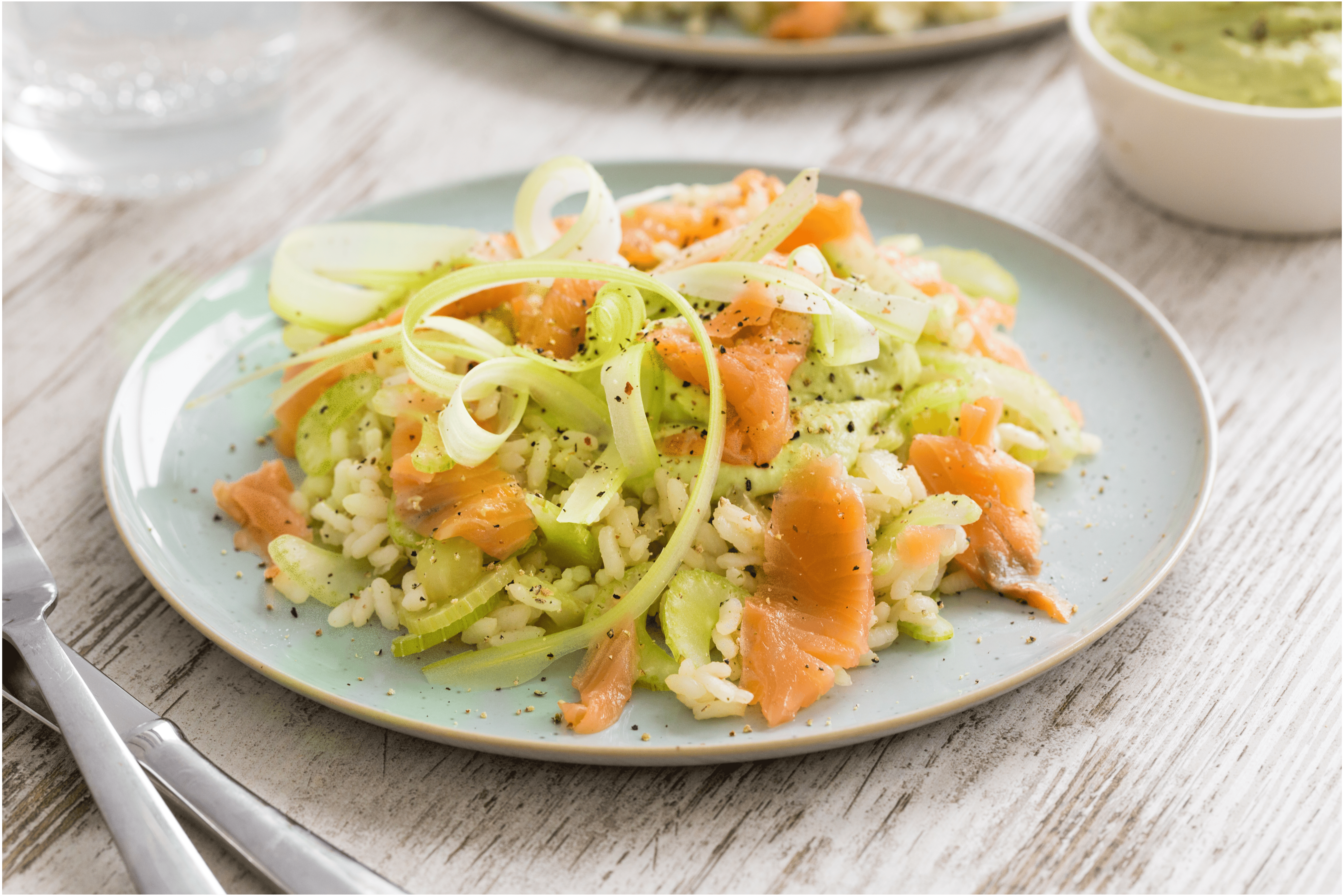 Avocado-risotto met bleekselderij en gerookte zalm
