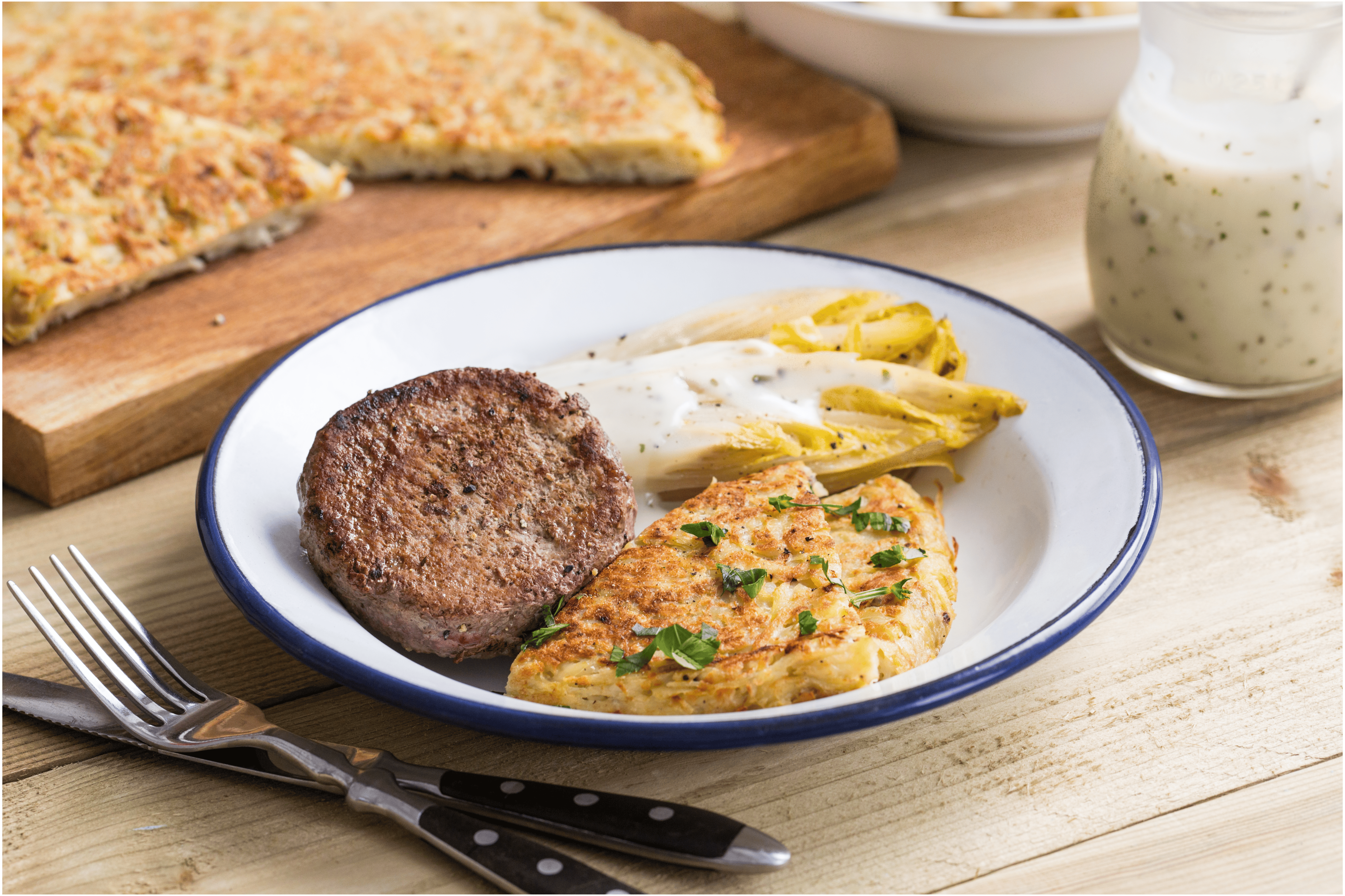 Biefstuktartaar met romige witlof en aardappelpannenkoek