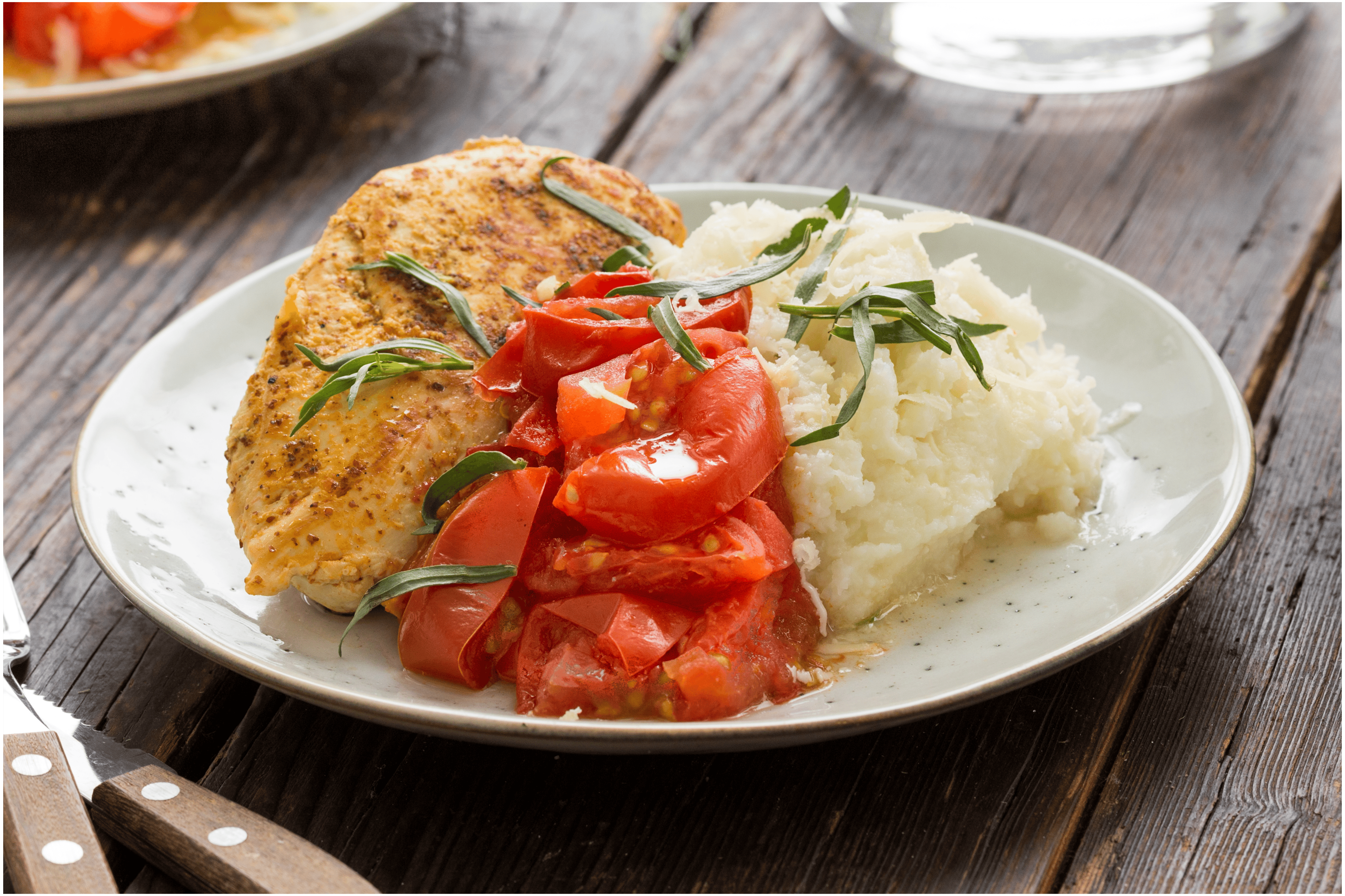 Kipfilet met gesmoorde tomaten en bloemkoolpuree