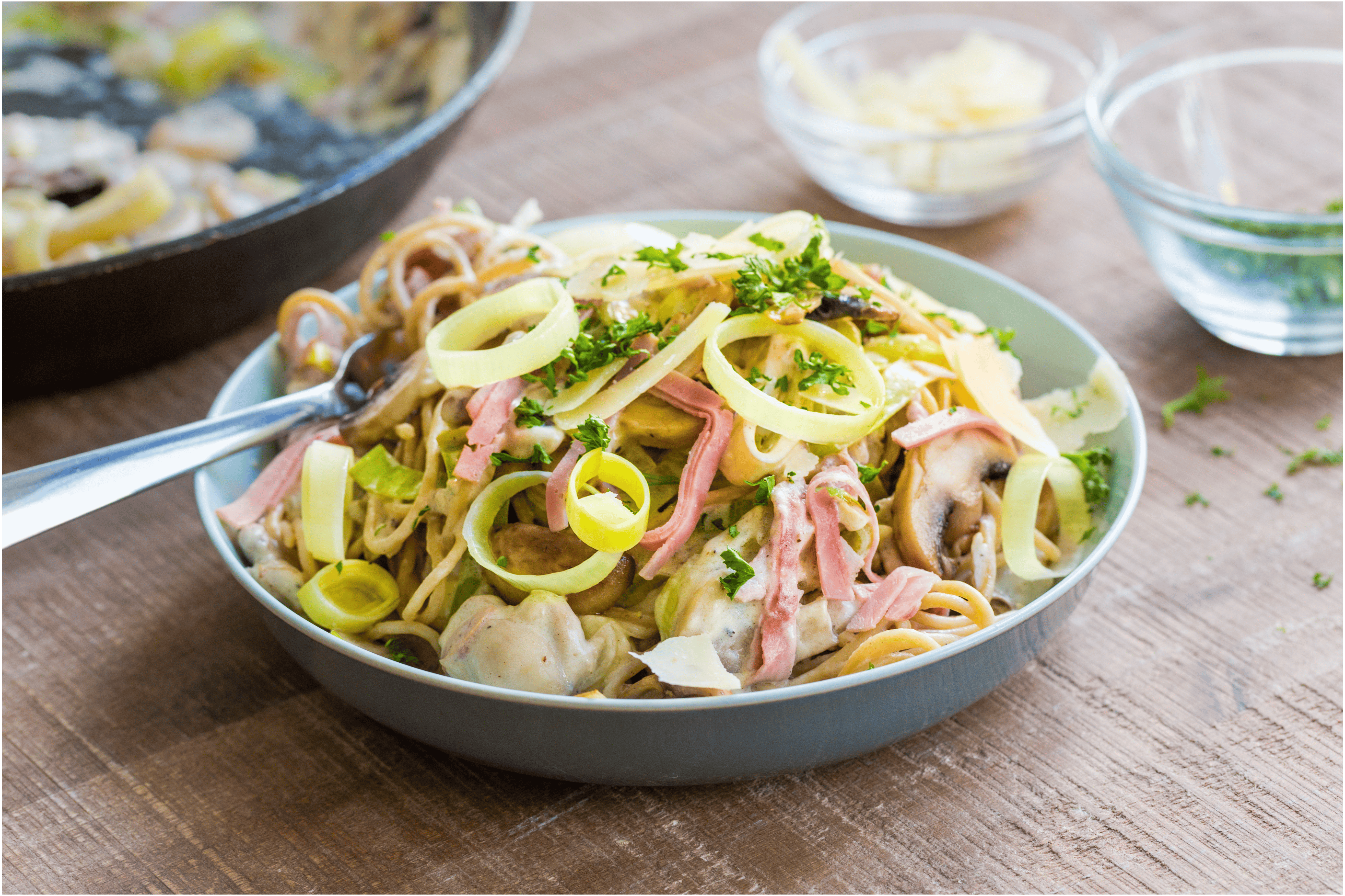 Spaghetti met champignon-roomsaus en ham