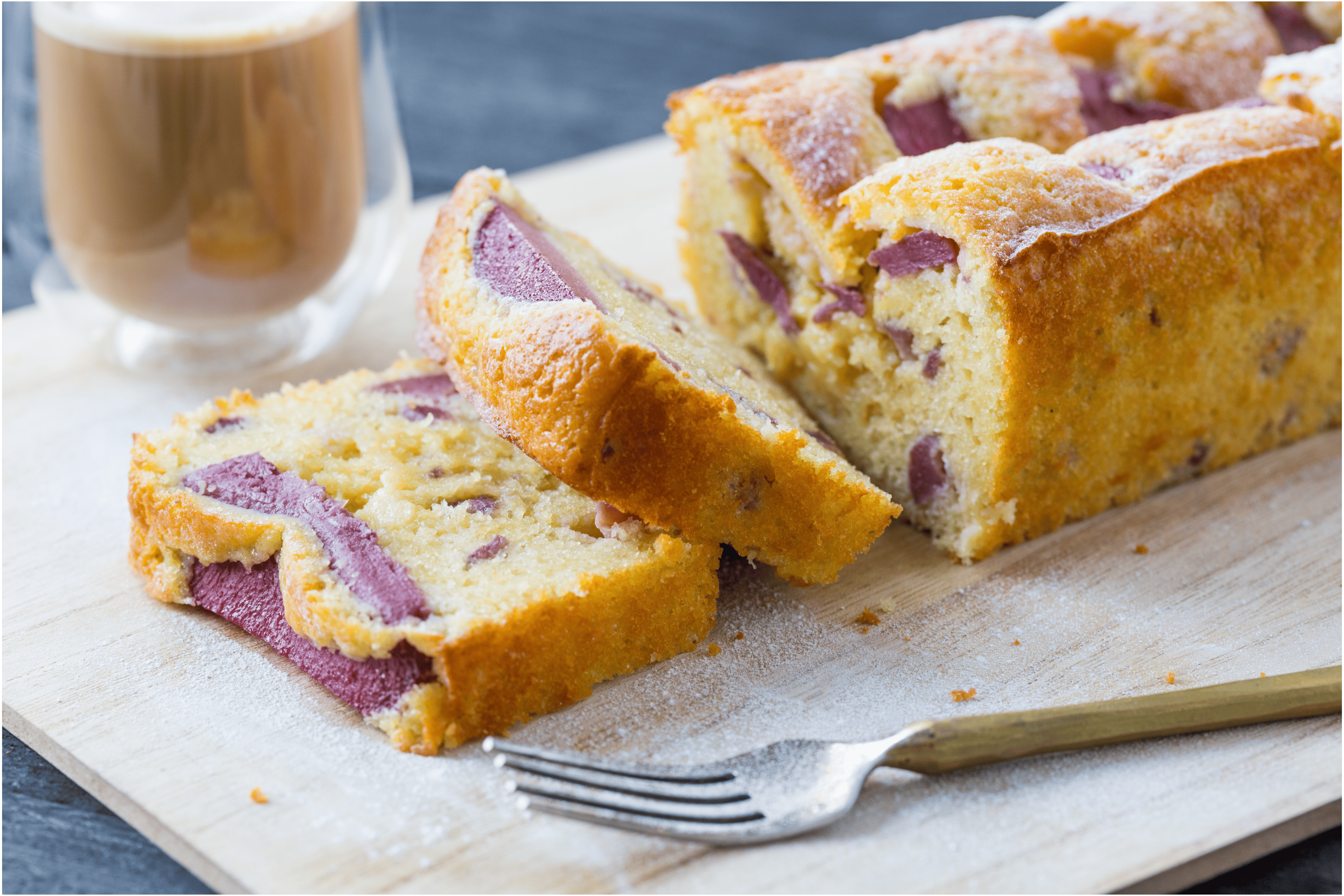 Yoghurtcake met stoofpeertjes