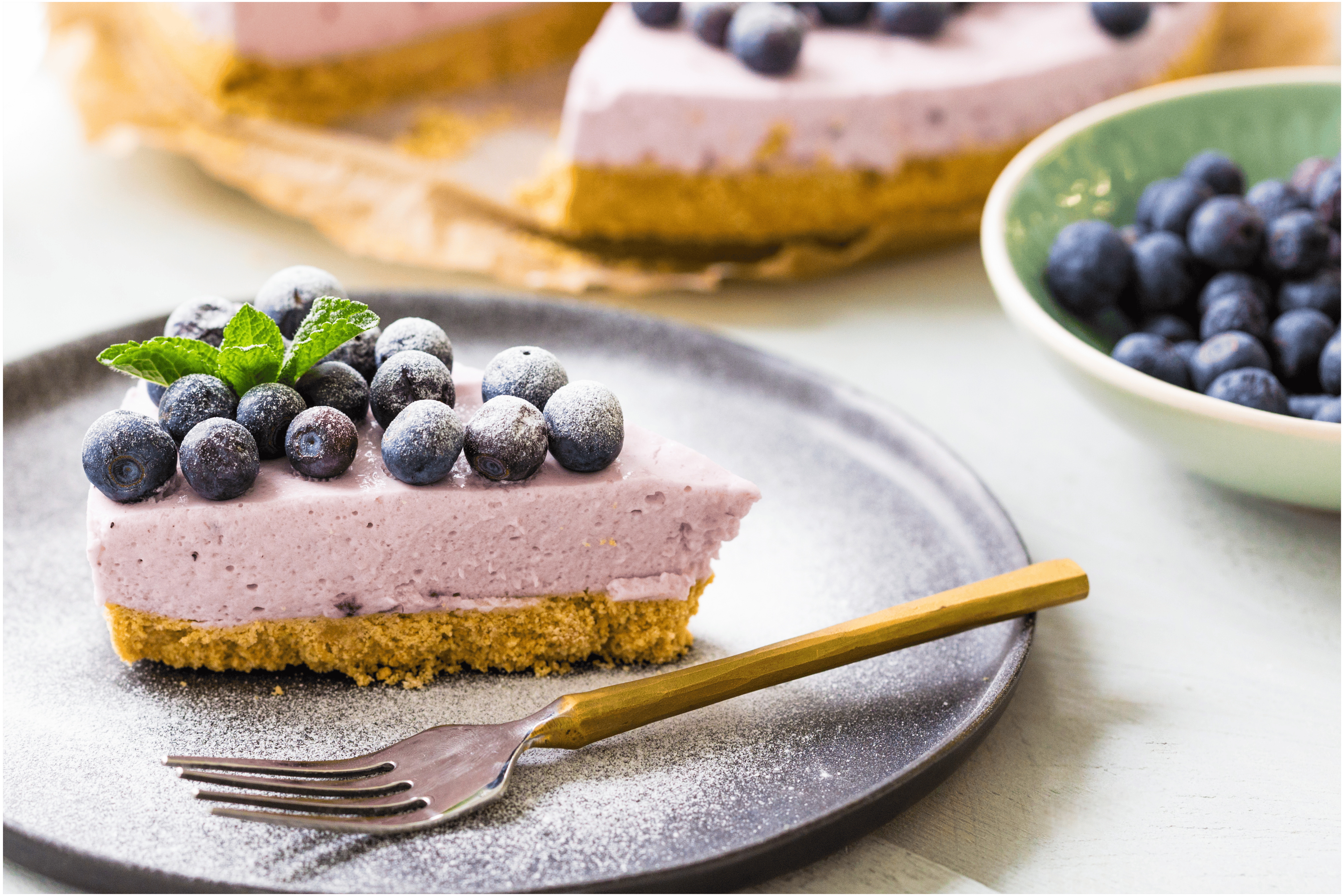 Luchtige yoghurt-kwarktaart met bosbessen