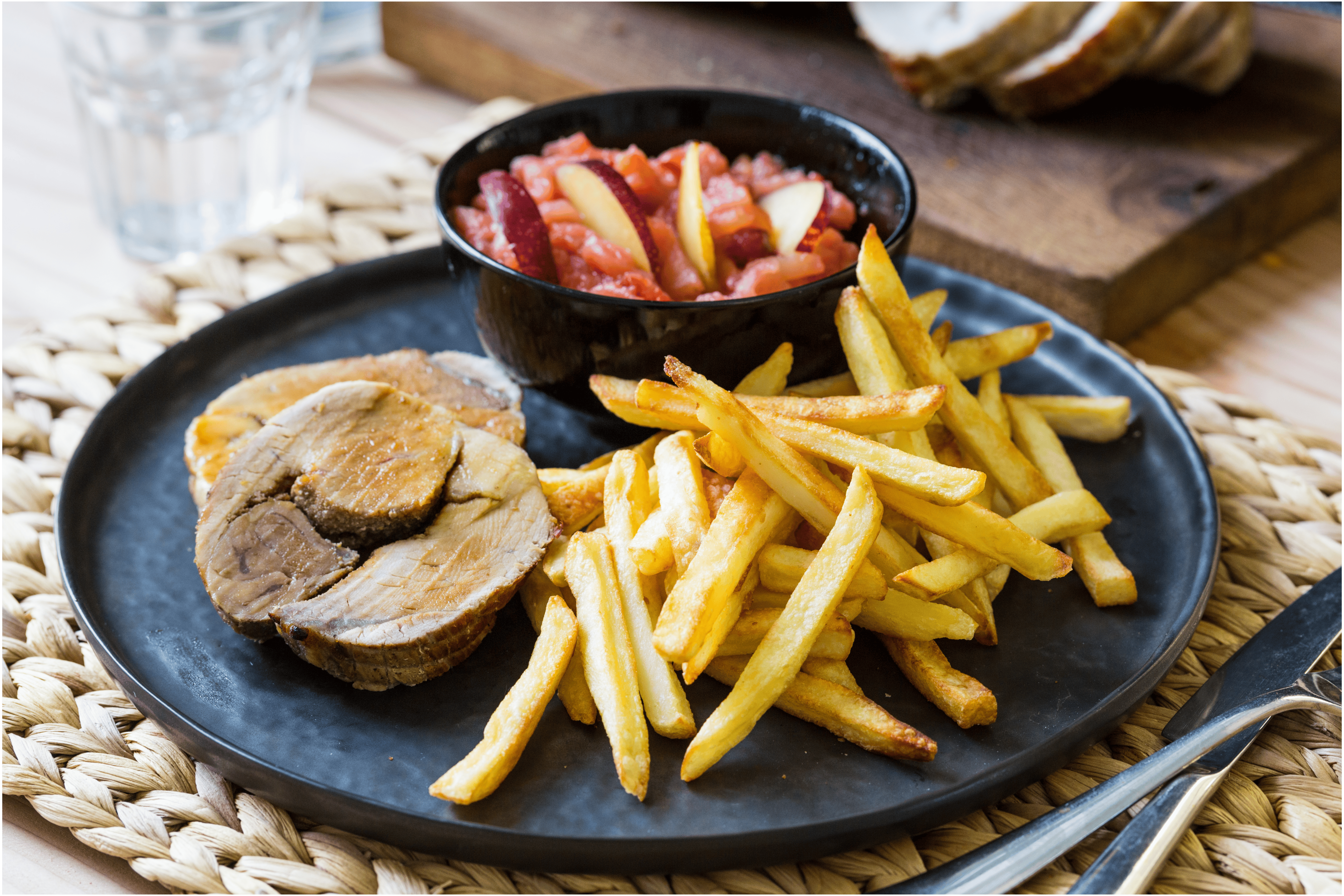 Rollade met appel-pruimencompote en frites