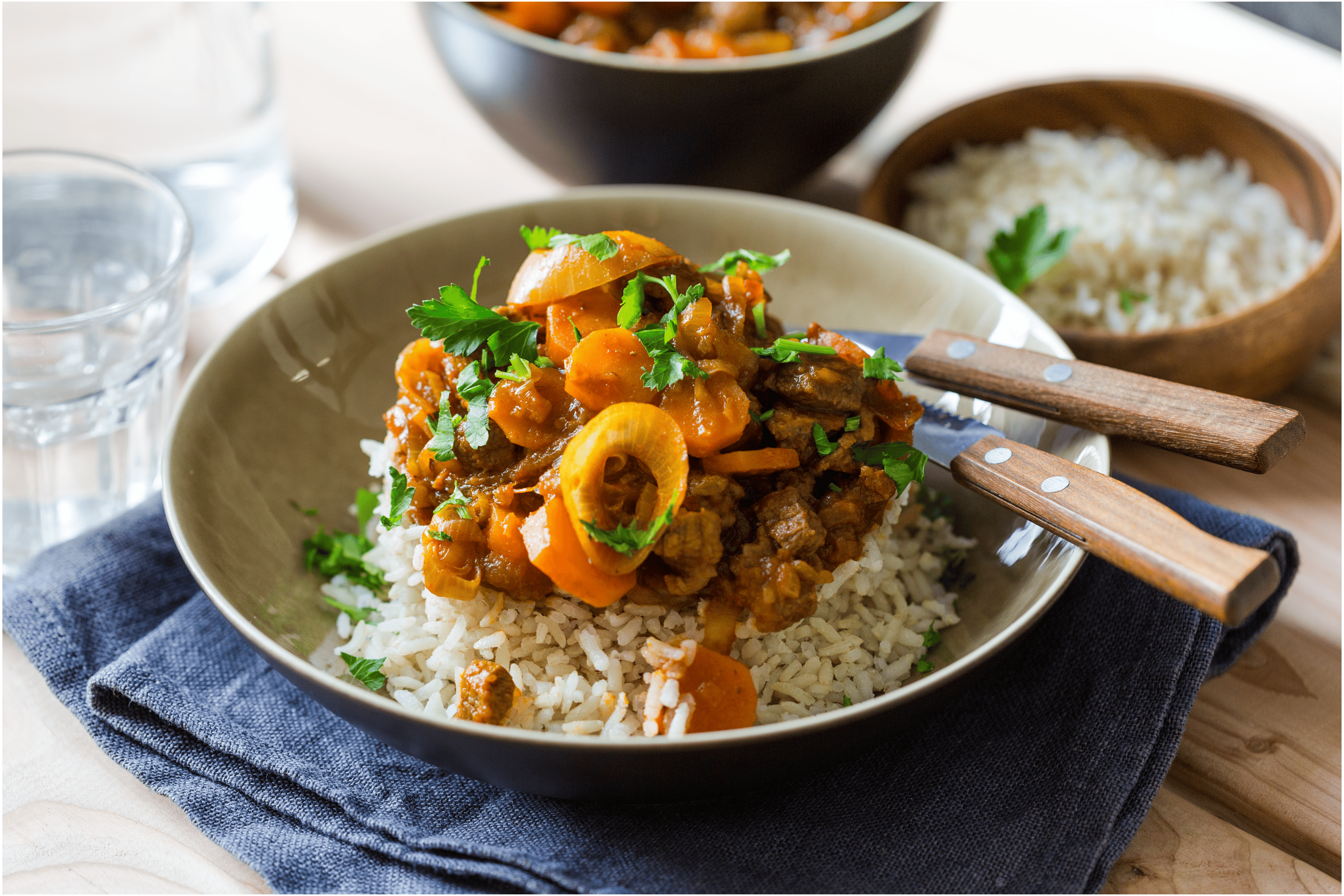 Indische hachee met wortel en zilvervliesrijst