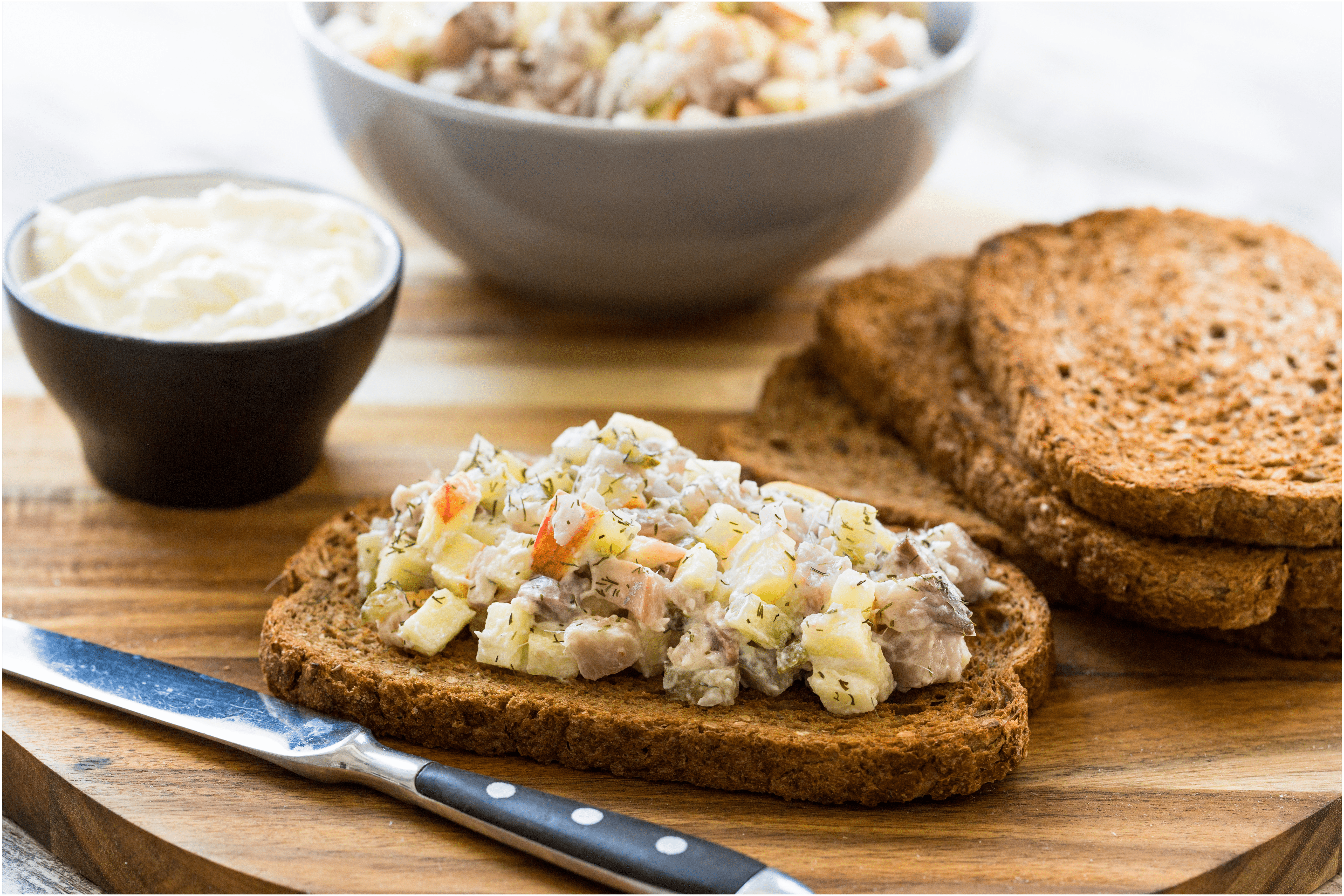 Toast met frisse haringsalade