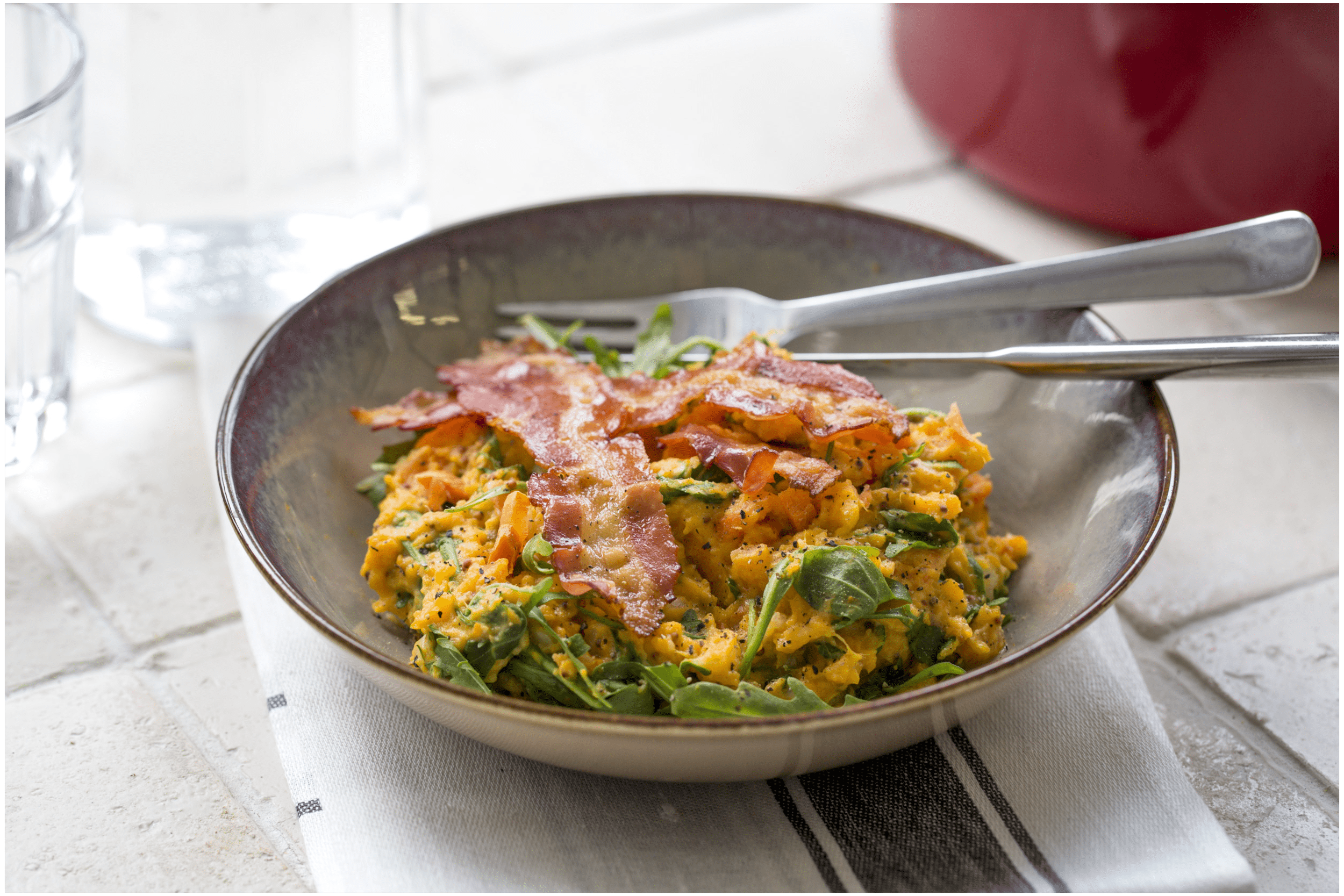 Hutspot met zoete aardappel, mosterd en rucola