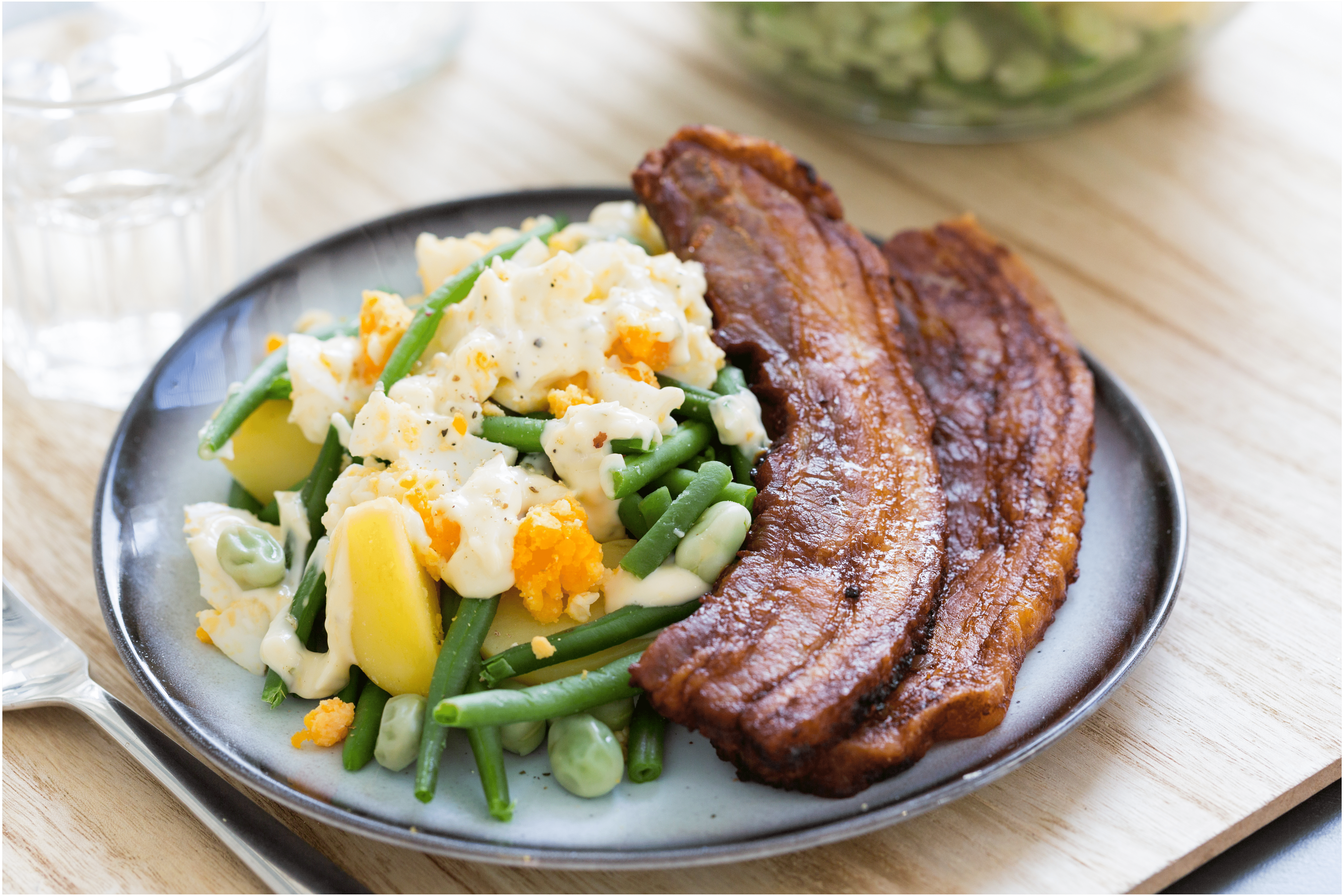 Gevulde bonen-salade met krokante speklapjes