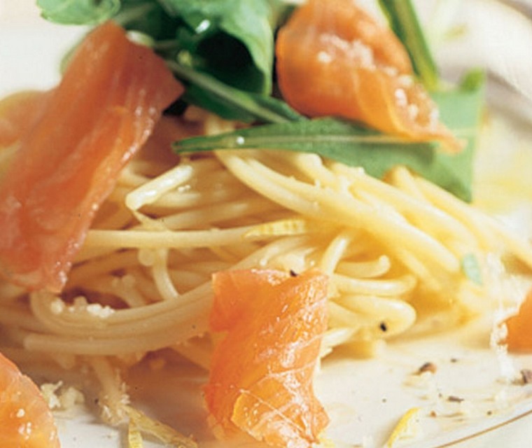 Citroenpasta met geroosterde zalm