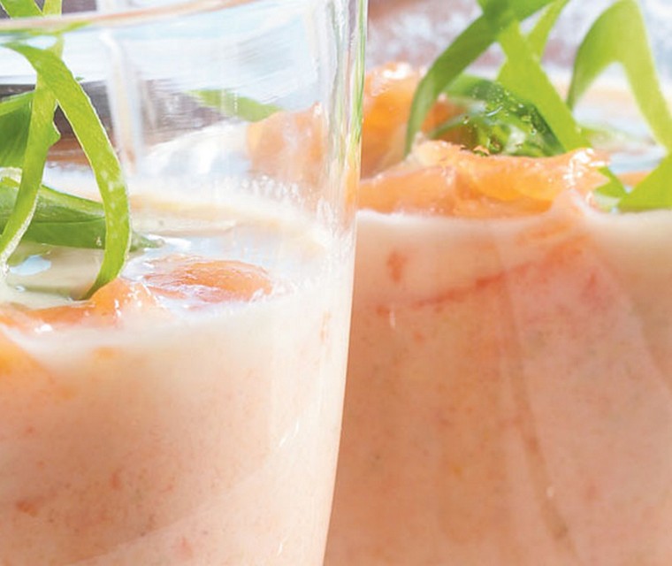 Komkommer-zalmsoep met bosui