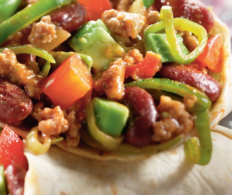 Tortilla's met chili con carne en avocado