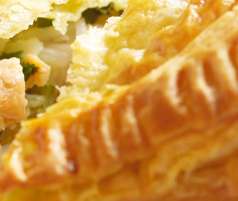 Bladerdeegpakketjes met zalm