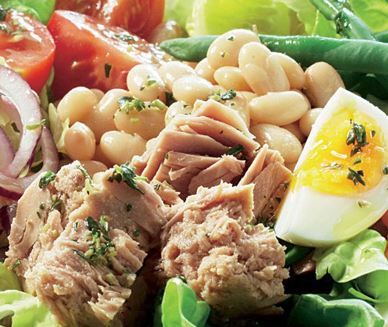 Italiaanse tonijnsalade met tomatendressing