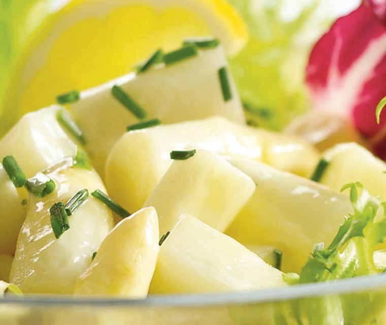 Aspergesalade met bieslookdressing