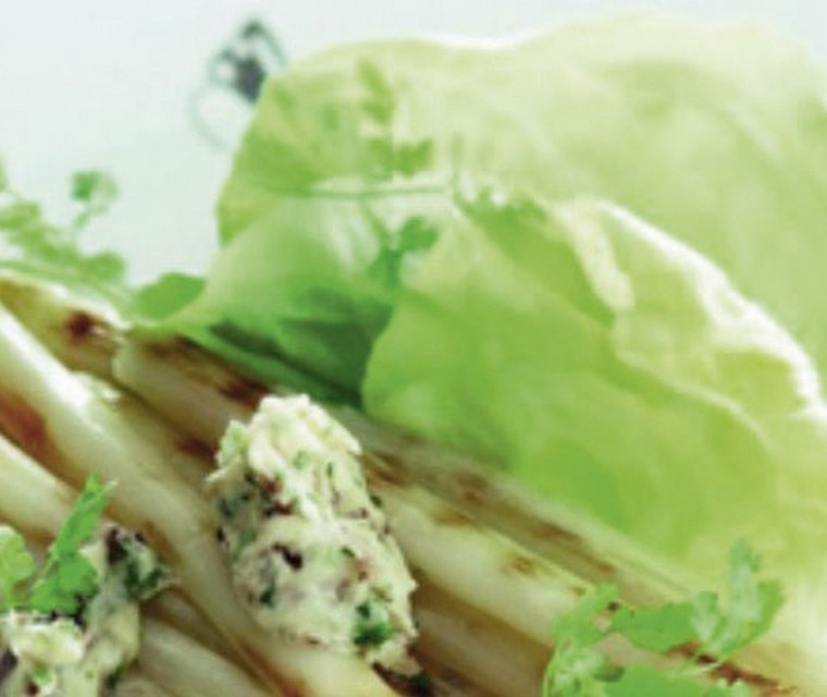 Gegrilde witte asperges met ansjovisboter