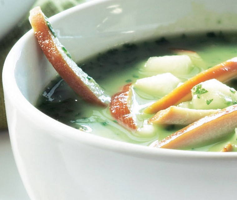 Spinaziesoep met kip en peer